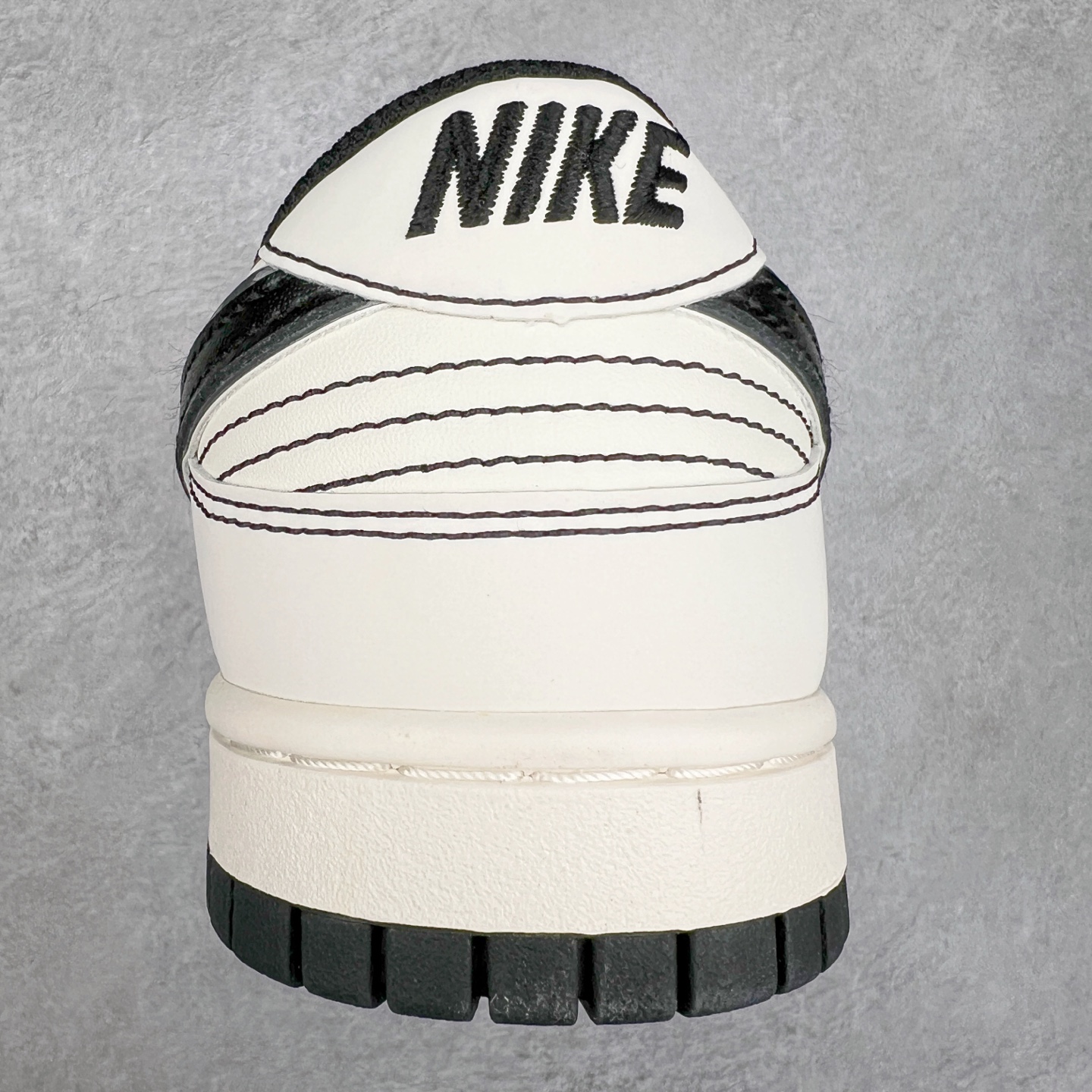 图片[8]-NK Dunk Low 定制配色 DJ2024-003 大厂出品 极力推荐 原装头层材料 独家版型蒸餾加工帶來的是更好的视觉和脚感体验大厂纯原品质出货 清洁度 电绣工艺 皮料切割干净无任何毛边 细节完美 尺码：36 36.5 37.5 38 38.5 39 40 40.5 41 42 42.5 43 44 44.5 45-选品中心