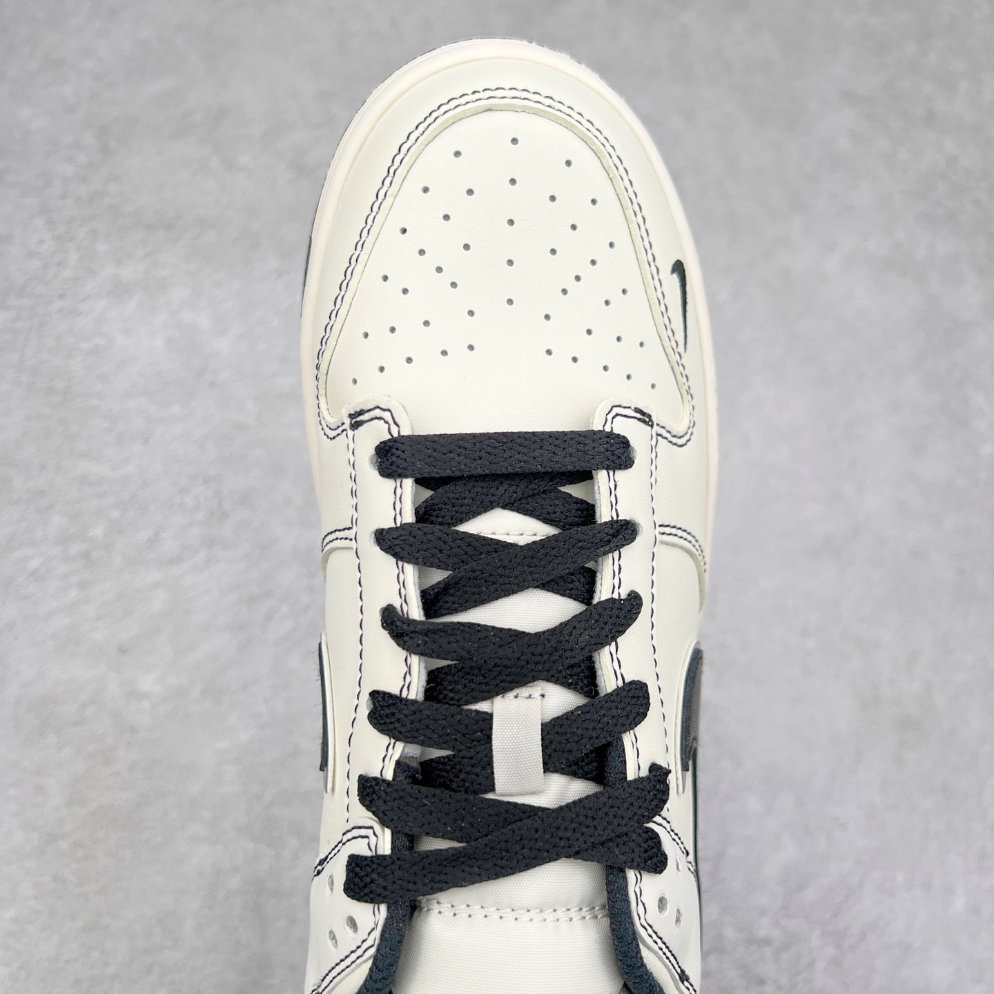 图片[4]-NK Dunk Low 定制配色 DJ2024-003 大厂出品 极力推荐 原装头层材料 独家版型蒸餾加工帶來的是更好的视觉和脚感体验大厂纯原品质出货 清洁度 电绣工艺 皮料切割干净无任何毛边 细节完美 尺码：36 36.5 37.5 38 38.5 39 40 40.5 41 42 42.5 43 44 44.5 45-选品中心