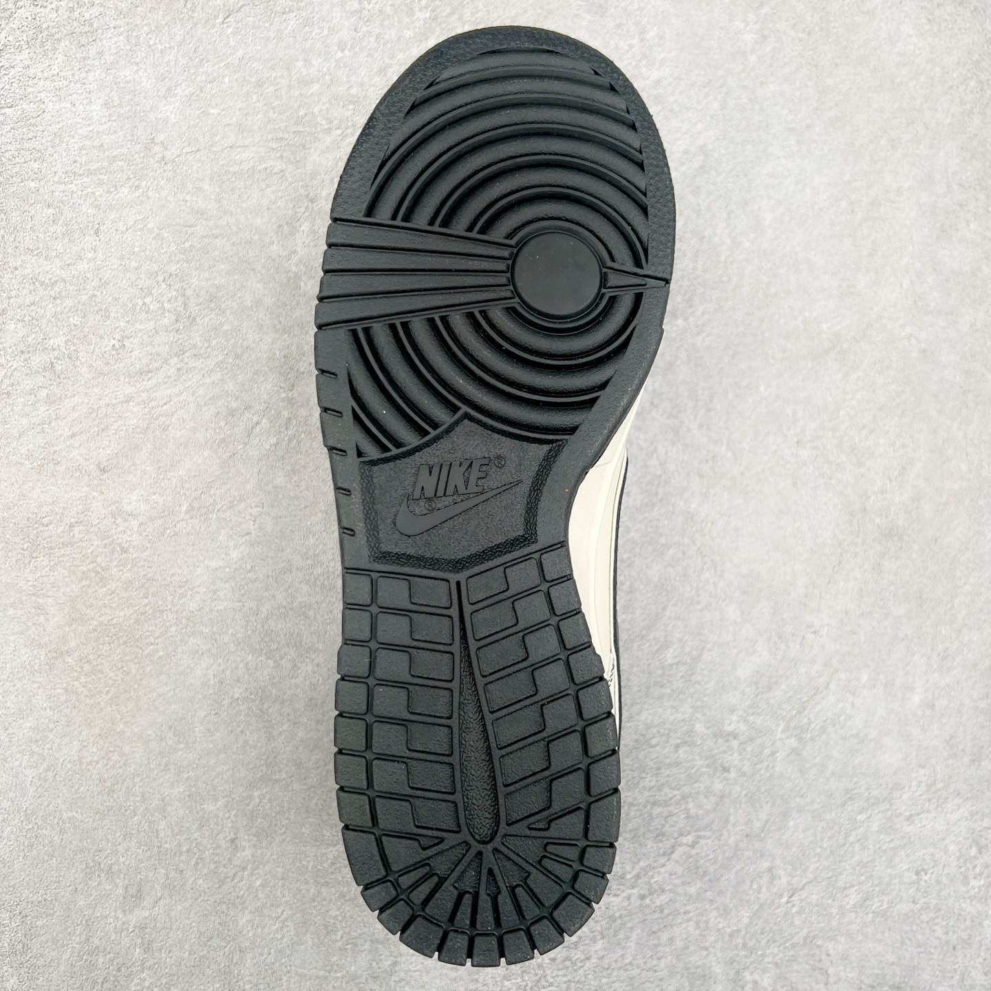 图片[9]-NK Dunk Low 定制配色 DJ2024-003 大厂出品 极力推荐 原装头层材料 独家版型蒸餾加工帶來的是更好的视觉和脚感体验大厂纯原品质出货 清洁度 电绣工艺 皮料切割干净无任何毛边 细节完美 尺码：36 36.5 37.5 38 38.5 39 40 40.5 41 42 42.5 43 44 44.5 45-选品中心