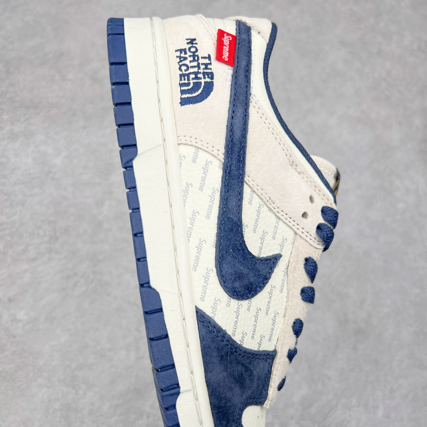 图片[6]-NK Dunk Low 定制配色 DJ2024-117 大厂出品 极力推荐 原装头层材料 独家版型蒸餾加工帶來的是更好的视觉和脚感体验大厂纯原品质出货 清洁度 电绣工艺 皮料切割干净无任何毛边 细节完美 尺码：36 36.5 37.5 38 38.5 39 40 40.5 41 42 42.5 43 44 44.5 45-选品中心