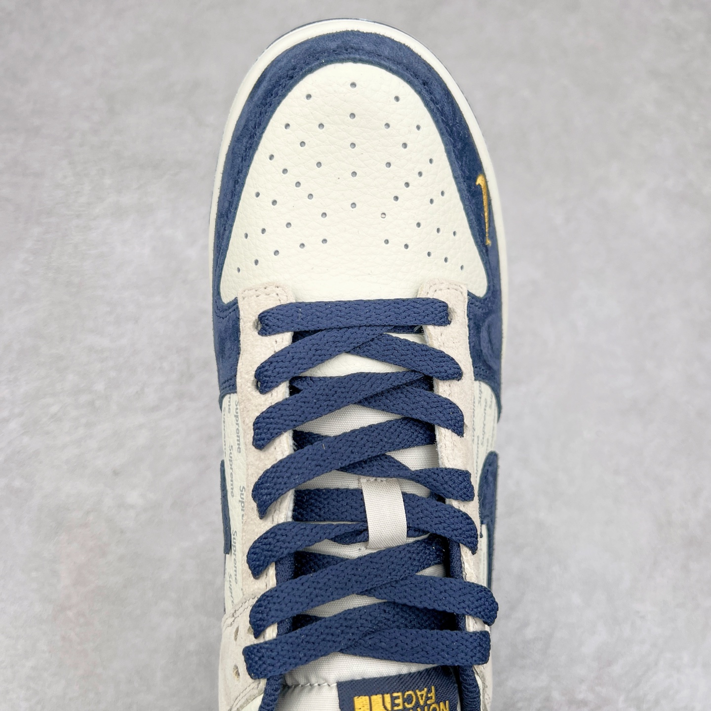 图片[4]-NK Dunk Low 定制配色 DJ2024-117 大厂出品 极力推荐 原装头层材料 独家版型蒸餾加工帶來的是更好的视觉和脚感体验大厂纯原品质出货 清洁度 电绣工艺 皮料切割干净无任何毛边 细节完美 尺码：36 36.5 37.5 38 38.5 39 40 40.5 41 42 42.5 43 44 44.5 45-选品中心