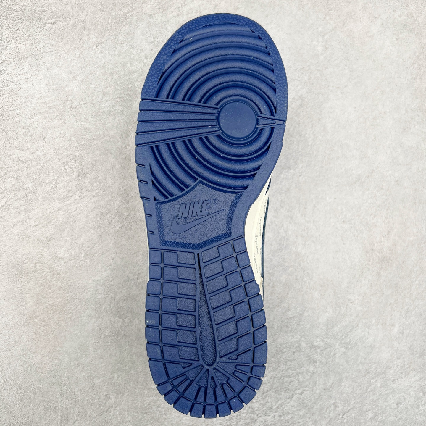 图片[9]-NK Dunk Low 定制配色 DJ2024-117 大厂出品 极力推荐 原装头层材料 独家版型蒸餾加工帶來的是更好的视觉和脚感体验大厂纯原品质出货 清洁度 电绣工艺 皮料切割干净无任何毛边 细节完美 尺码：36 36.5 37.5 38 38.5 39 40 40.5 41 42 42.5 43 44 44.5 45-选品中心