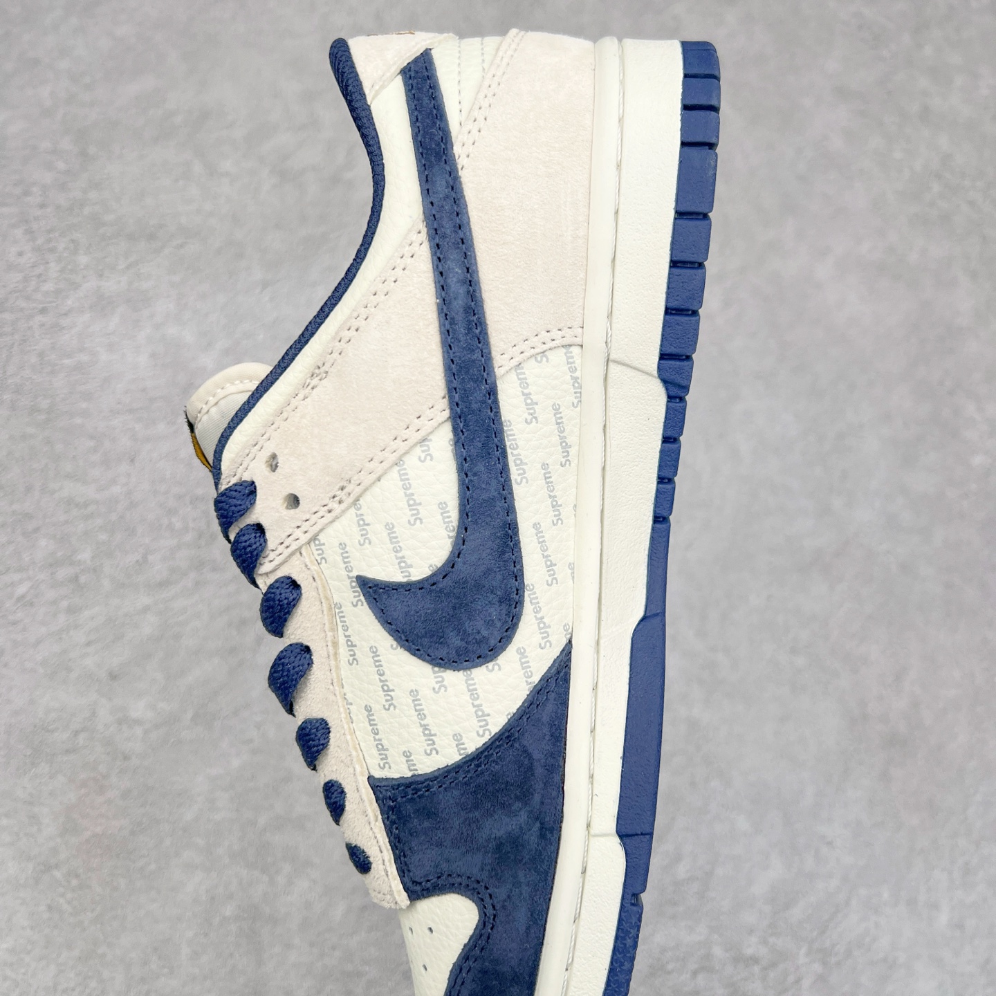 图片[7]-NK Dunk Low 定制配色 DJ2024-117 大厂出品 极力推荐 原装头层材料 独家版型蒸餾加工帶來的是更好的视觉和脚感体验大厂纯原品质出货 清洁度 电绣工艺 皮料切割干净无任何毛边 细节完美 尺码：36 36.5 37.5 38 38.5 39 40 40.5 41 42 42.5 43 44 44.5 45-选品中心