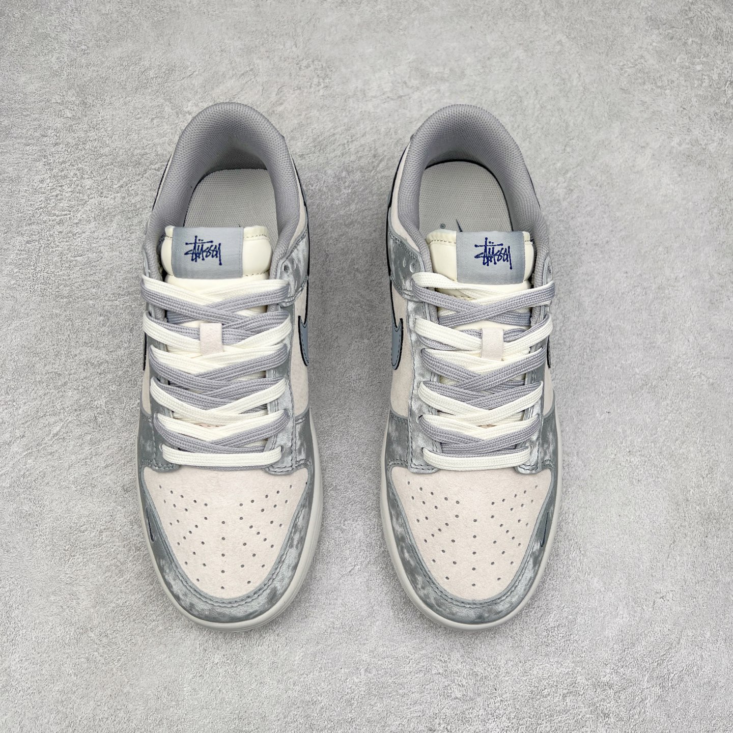 图片[2]-NK Dunk Low 定制配色 DM6868-037 大厂出品 极力推荐 原装头层材料 独家版型蒸餾加工帶來的是更好的视觉和脚感体验大厂纯原品质出货 清洁度 电绣工艺 皮料切割干净无任何毛边 细节完美 尺码：36 36.5 37.5 38 38.5 39 40 40.5 41 42 42.5 43 44 44.5 45-选品中心