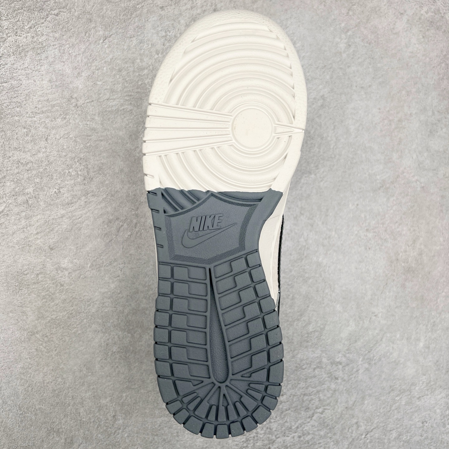 图片[9]-NK Dunk Low 定制配色 DM6868-037 大厂出品 极力推荐 原装头层材料 独家版型蒸餾加工帶來的是更好的视觉和脚感体验大厂纯原品质出货 清洁度 电绣工艺 皮料切割干净无任何毛边 细节完美 尺码：36 36.5 37.5 38 38.5 39 40 40.5 41 42 42.5 43 44 44.5 45-选品中心