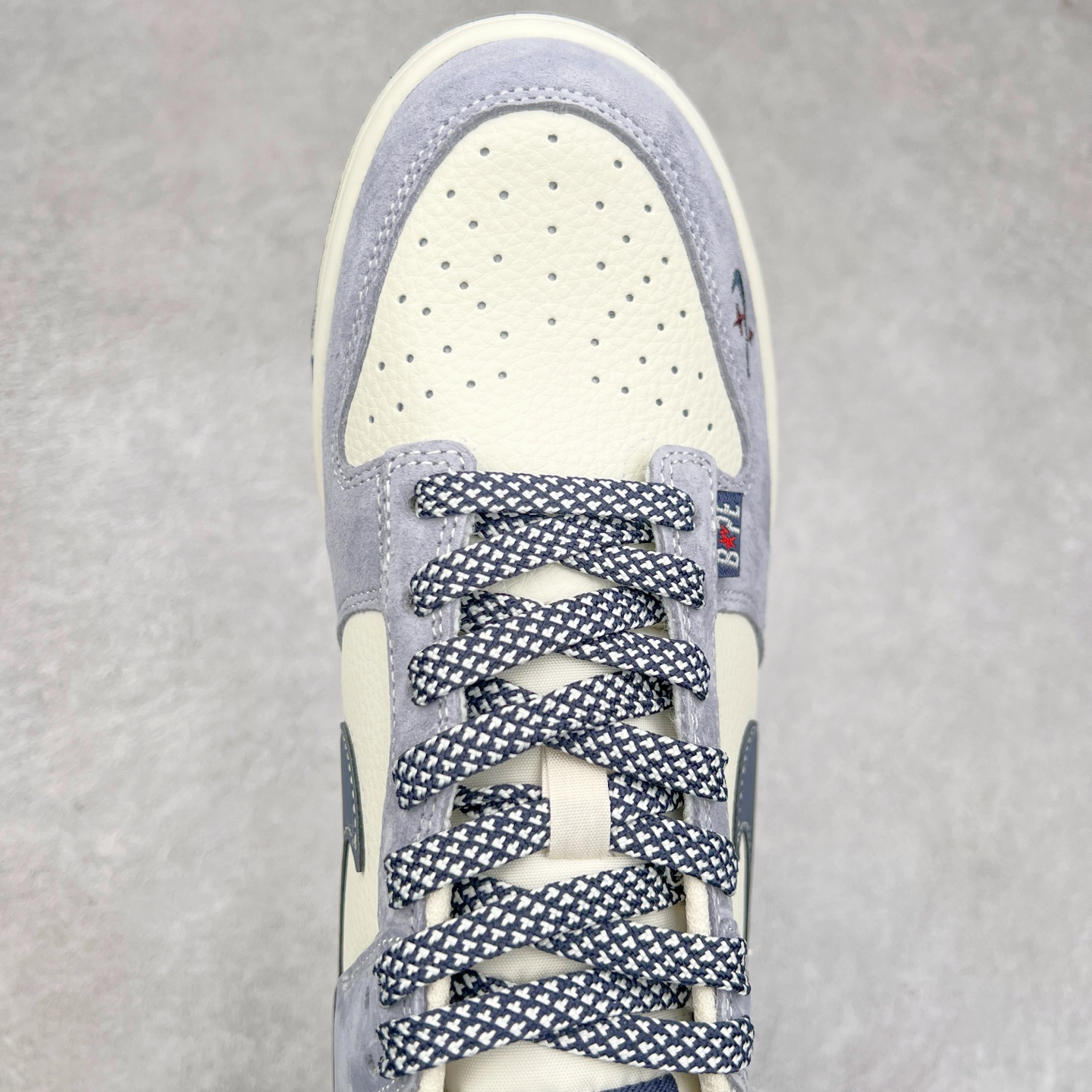 图片[4]-NK Dunk Low 定制配色 DJ2024-103 大厂出品 极力推荐 原装头层材料 独家版型蒸餾加工帶來的是更好的视觉和脚感体验大厂纯原品质出货 清洁度 电绣工艺 皮料切割干净无任何毛边 细节完美 尺码：36 36.5 37.5 38 38.5 39 40 40.5 41 42 42.5 43 44 44.5 45-选品中心