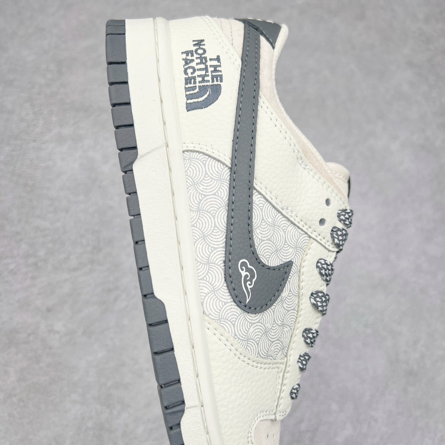 图片[6]-NK Dunk Low 定制配色 DJ2024-118 大厂出品 极力推荐 原装头层材料 独家版型蒸餾加工帶來的是更好的视觉和脚感体验大厂纯原品质出货 清洁度 电绣工艺 皮料切割干净无任何毛边 细节完美 尺码：36 36.5 37.5 38 38.5 39 40 40.5 41 42 42.5 43 44 44.5 45-选品中心