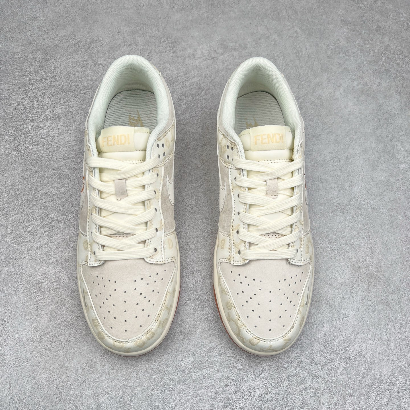 图片[2]-NK Dunk Low 定制配色 DM6868-039 大厂出品 极力推荐 原装头层材料 独家版型蒸餾加工帶來的是更好的视觉和脚感体验大厂纯原品质出货 清洁度 电绣工艺 皮料切割干净无任何毛边 细节完美 尺码：36 36.5 37.5 38 38.5 39 40 40.5 41 42 42.5 43 44 44.5 45-选品中心