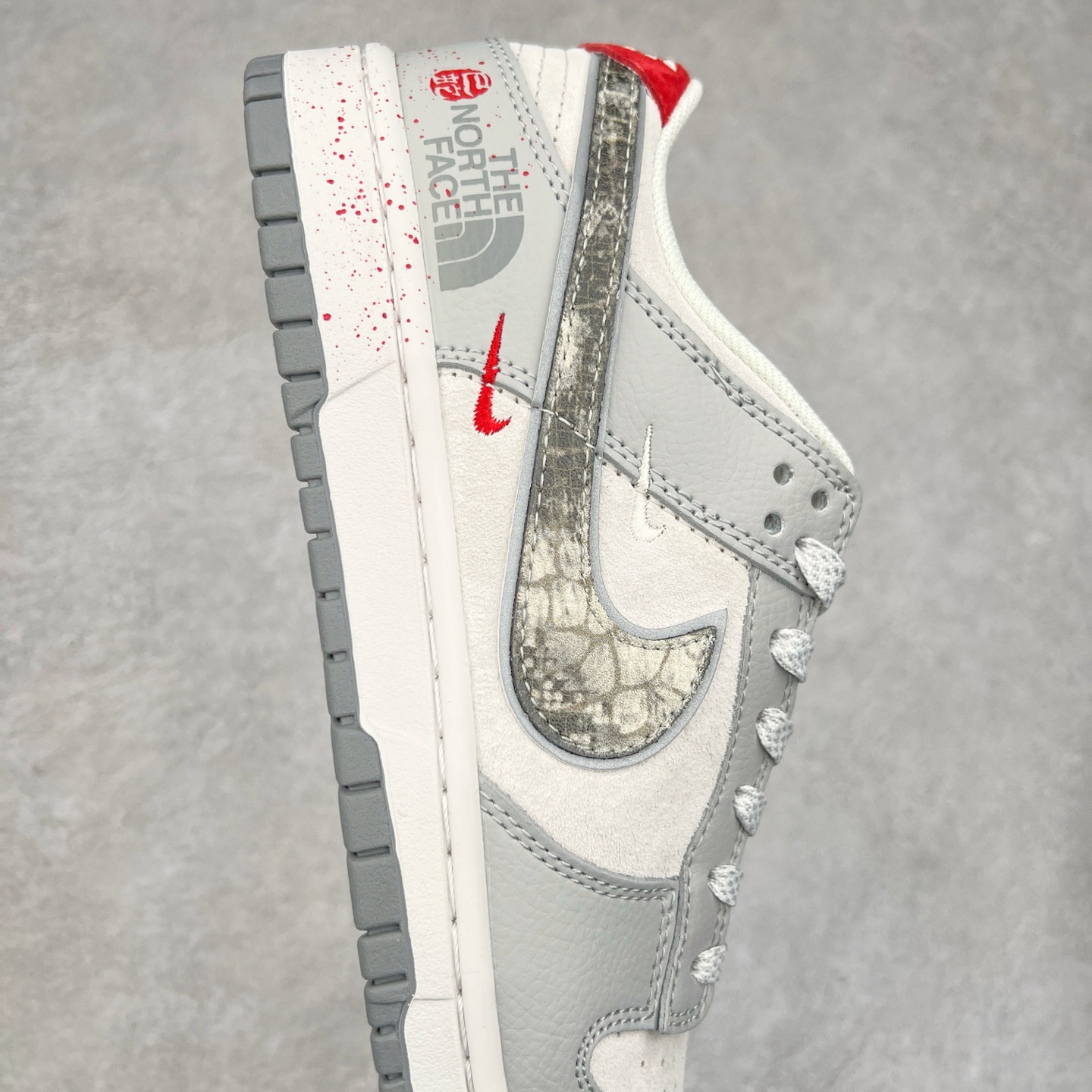 图片[6]-NK Dunk Low 定制配色 DM6868-038 大厂出品 极力推荐 原装头层材料 独家版型蒸餾加工帶來的是更好的视觉和脚感体验大厂纯原品质出货 清洁度 电绣工艺 皮料切割干净无任何毛边 细节完美 尺码：36 36.5 37.5 38 38.5 39 40 40.5 41 42 42.5 43 44 44.5 45-选品中心