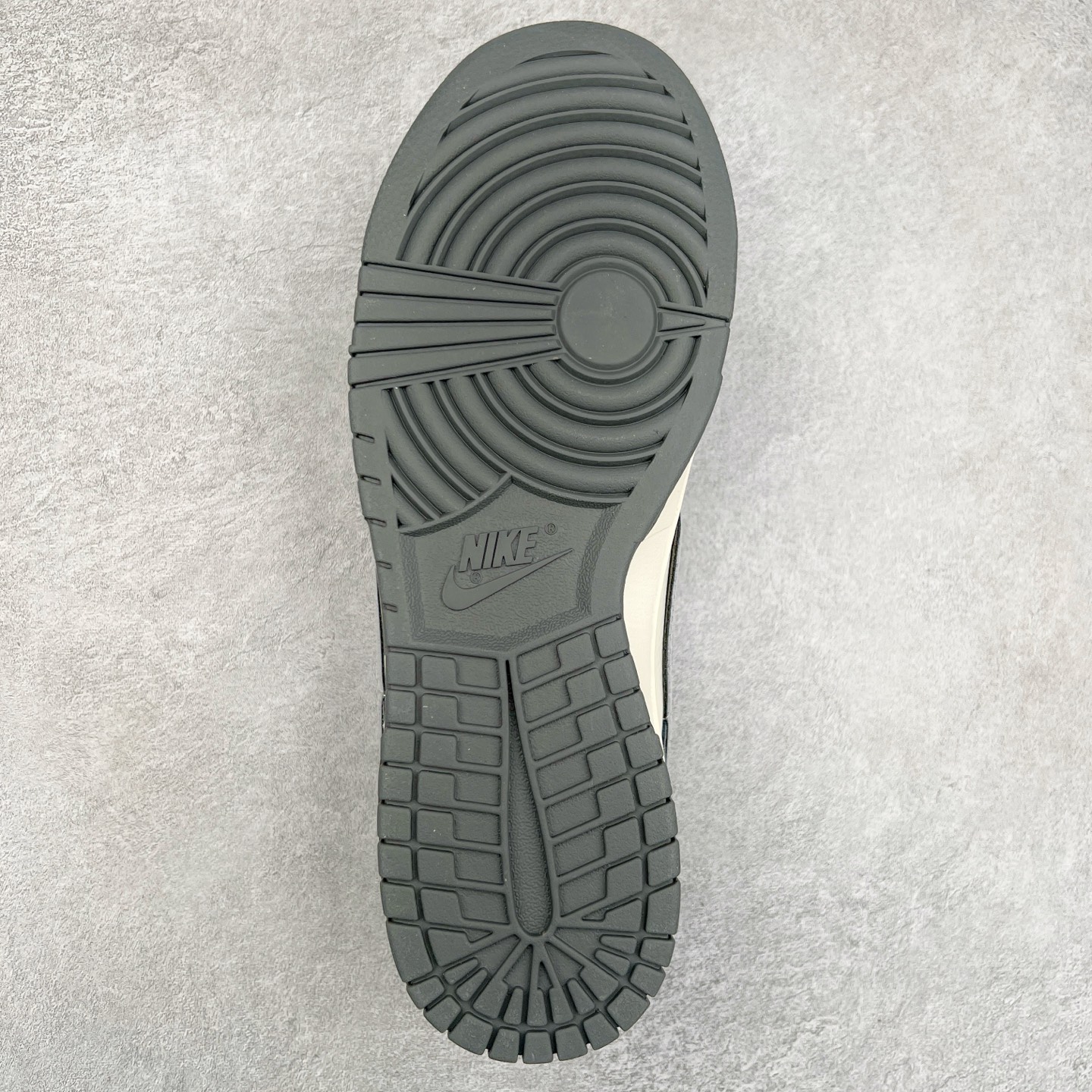 图片[9]-NK Dunk Low 定制配色 DM6868-036 大厂出品 极力推荐 原装头层材料 独家版型蒸餾加工帶來的是更好的视觉和脚感体验大厂纯原品质出货 清洁度 电绣工艺 皮料切割干净无任何毛边 细节完美 尺码：36 36.5 37.5 38 38.5 39 40 40.5 41 42 42.5 43 44 44.5 45-选品中心