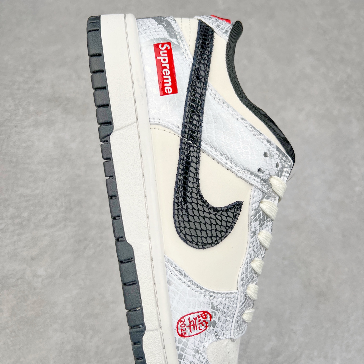 图片[6]-NK Dunk Low 定制配色 AG3702-852 大厂出品 极力推荐 原装头层材料 独家版型蒸餾加工帶來的是更好的视觉和脚感体验大厂纯原品质出货 清洁度 电绣工艺 皮料切割干净无任何毛边 细节完美 尺码：36 36.5 37.5 38 38.5 39 40 40.5 41 42 42.5 43 44 44.5 45-选品中心