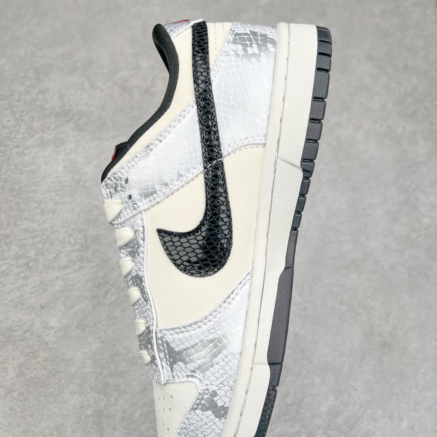 图片[7]-NK Dunk Low 定制配色 AG3702-852 大厂出品 极力推荐 原装头层材料 独家版型蒸餾加工帶來的是更好的视觉和脚感体验大厂纯原品质出货 清洁度 电绣工艺 皮料切割干净无任何毛边 细节完美 尺码：36 36.5 37.5 38 38.5 39 40 40.5 41 42 42.5 43 44 44.5 45-选品中心