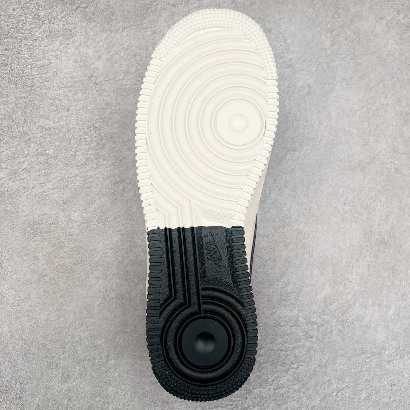 图片[9]-NK Air Force 1´07 Low 空军一号低帮百搭休闲运动板鞋 DM6688-026 柔软、弹性十足的缓震性能和出色的中底设计 横跨复古与现代的外型结合 造就出风靡全球 三十多年的Force 1 直到今天还深受青睐 尺码：36 36.5 37.5 38 38.5 39 40 40.5 41 42 42.5 43 44 44.5 45-选品中心