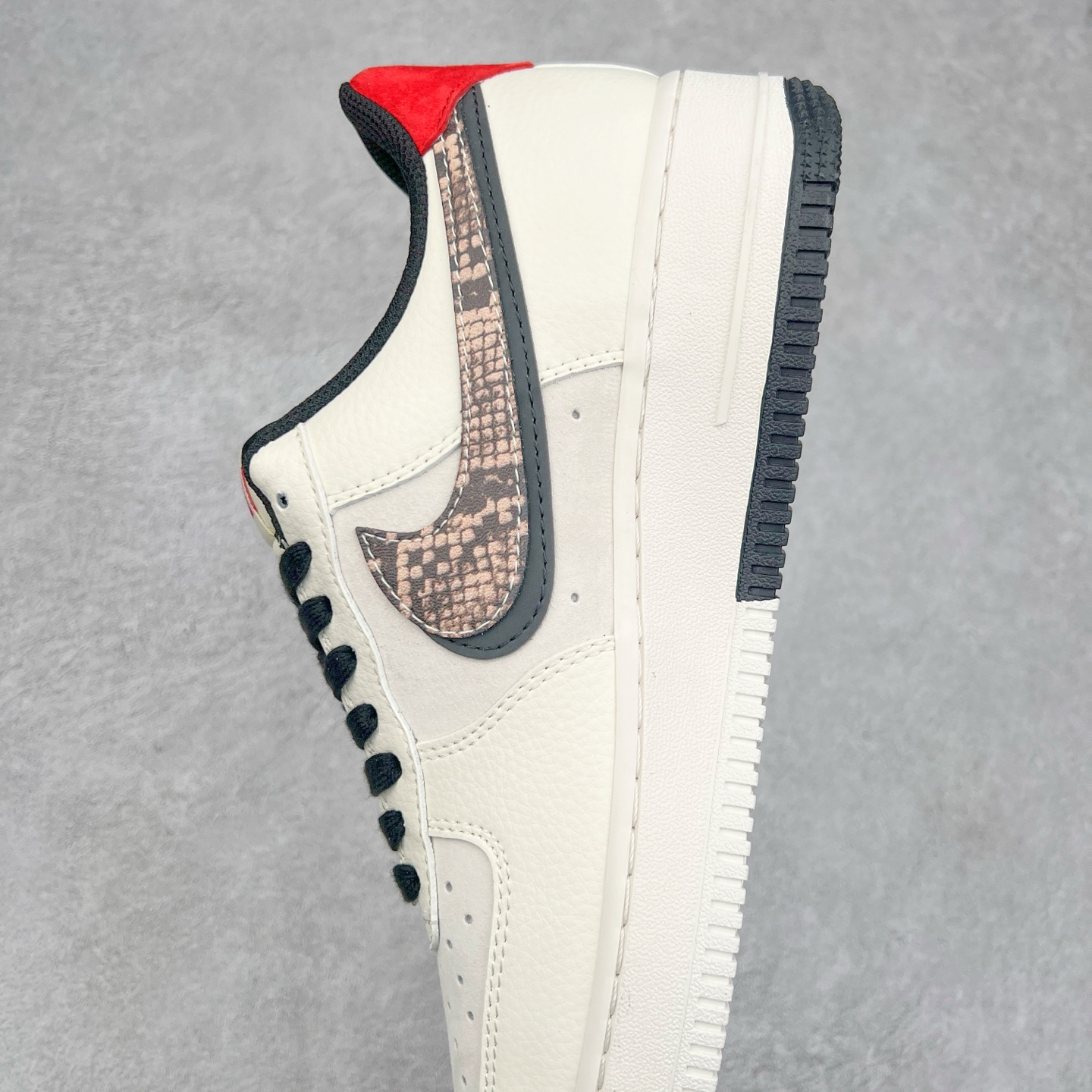 图片[7]-NK Air Force 1´07 Low 空军一号低帮百搭休闲运动板鞋 DM6688-026 柔软、弹性十足的缓震性能和出色的中底设计 横跨复古与现代的外型结合 造就出风靡全球 三十多年的Force 1 直到今天还深受青睐 尺码：36 36.5 37.5 38 38.5 39 40 40.5 41 42 42.5 43 44 44.5 45-选品中心