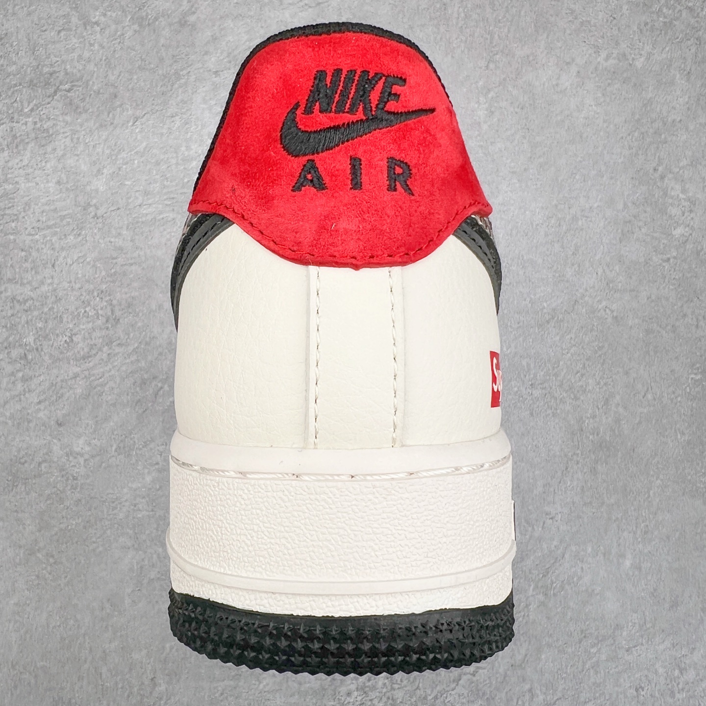 图片[8]-NK Air Force 1´07 Low 空军一号低帮百搭休闲运动板鞋 DM6688-026 柔软、弹性十足的缓震性能和出色的中底设计 横跨复古与现代的外型结合 造就出风靡全球 三十多年的Force 1 直到今天还深受青睐 尺码：36 36.5 37.5 38 38.5 39 40 40.5 41 42 42.5 43 44 44.5 45-选品中心