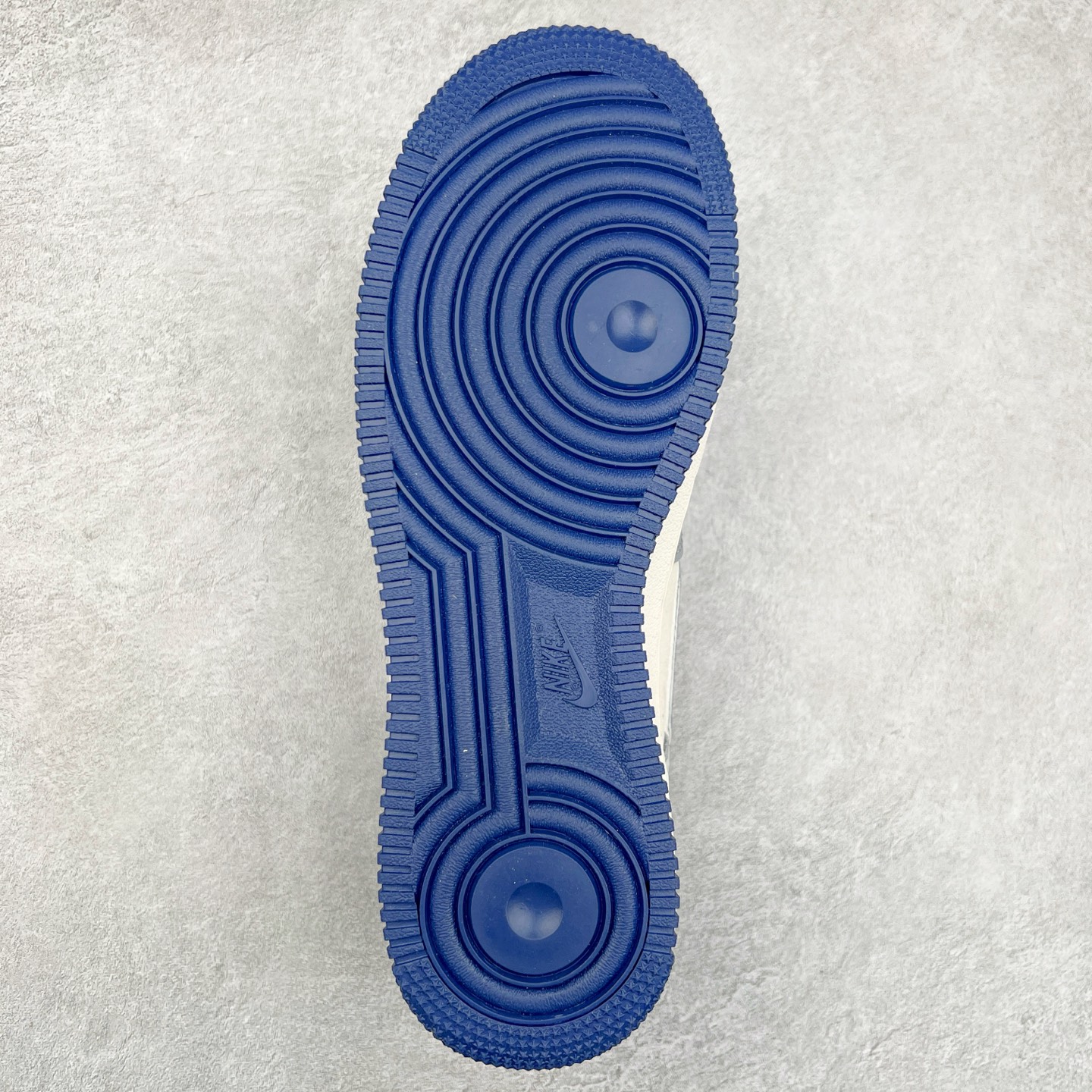 图片[9]-NK Air Force 1´07 Low 空军一号低帮百搭休闲运动板鞋 DM6688-019 柔软、弹性十足的缓震性能和出色的中底设计 横跨复古与现代的外型结合 造就出风靡全球 三十多年的Force 1 直到今天还深受青睐 尺码：36 36.5 37.5 38 38.5 39 40 40.5 41 42 42.5 43 44 44.5 45-选品中心