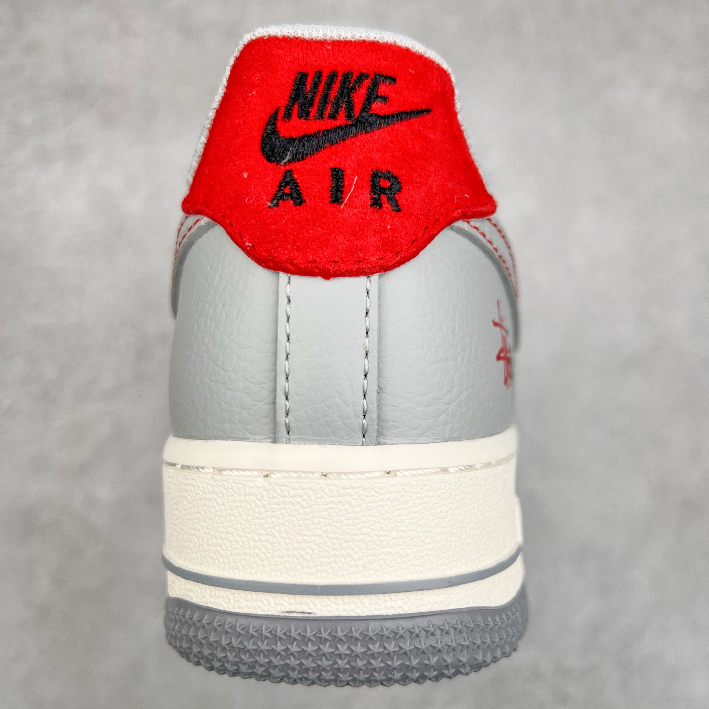 图片[8]-NK Air Force 1´07 Low 空军一号低帮百搭休闲运动板鞋 DM6688-027 柔软、弹性十足的缓震性能和出色的中底设计 横跨复古与现代的外型结合 造就出风靡全球 三十多年的Force 1 直到今天还深受青睐 尺码：36 36.5 37.5 38 38.5 39 40 40.5 41 42 42.5 43 44 44.5 45-选品中心