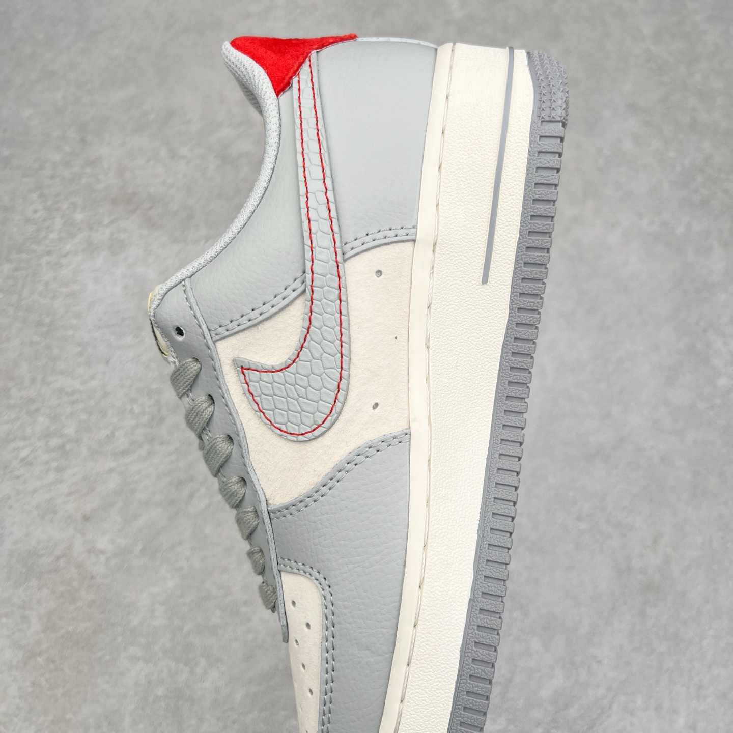 图片[7]-NK Air Force 1´07 Low 空军一号低帮百搭休闲运动板鞋 DM6688-027 柔软、弹性十足的缓震性能和出色的中底设计 横跨复古与现代的外型结合 造就出风靡全球 三十多年的Force 1 直到今天还深受青睐 尺码：36 36.5 37.5 38 38.5 39 40 40.5 41 42 42.5 43 44 44.5 45-选品中心