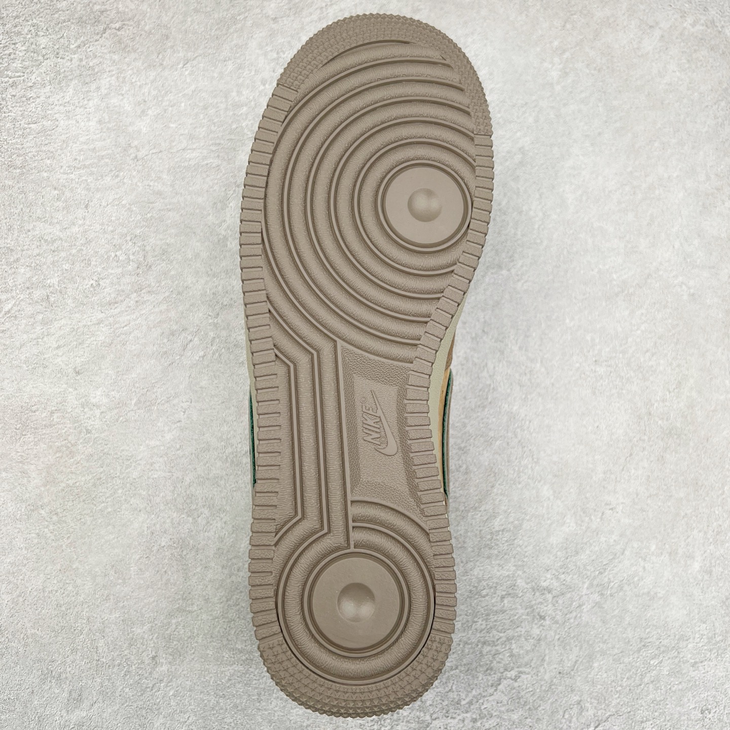 图片[9]-NK Air Force 1´07 Low 空军一号低帮百搭休闲运动板鞋 CD1212-333 柔软、弹性十足的缓震性能和出色的中底设计 横跨复古与现代的外型结合 造就出风靡全球 三十多年的Force 1 直到今天还深受青睐 尺码：36 36.5 37.5 38 38.5 39 40 40.5 41 42 42.5 43 44 44.5 45-选品中心