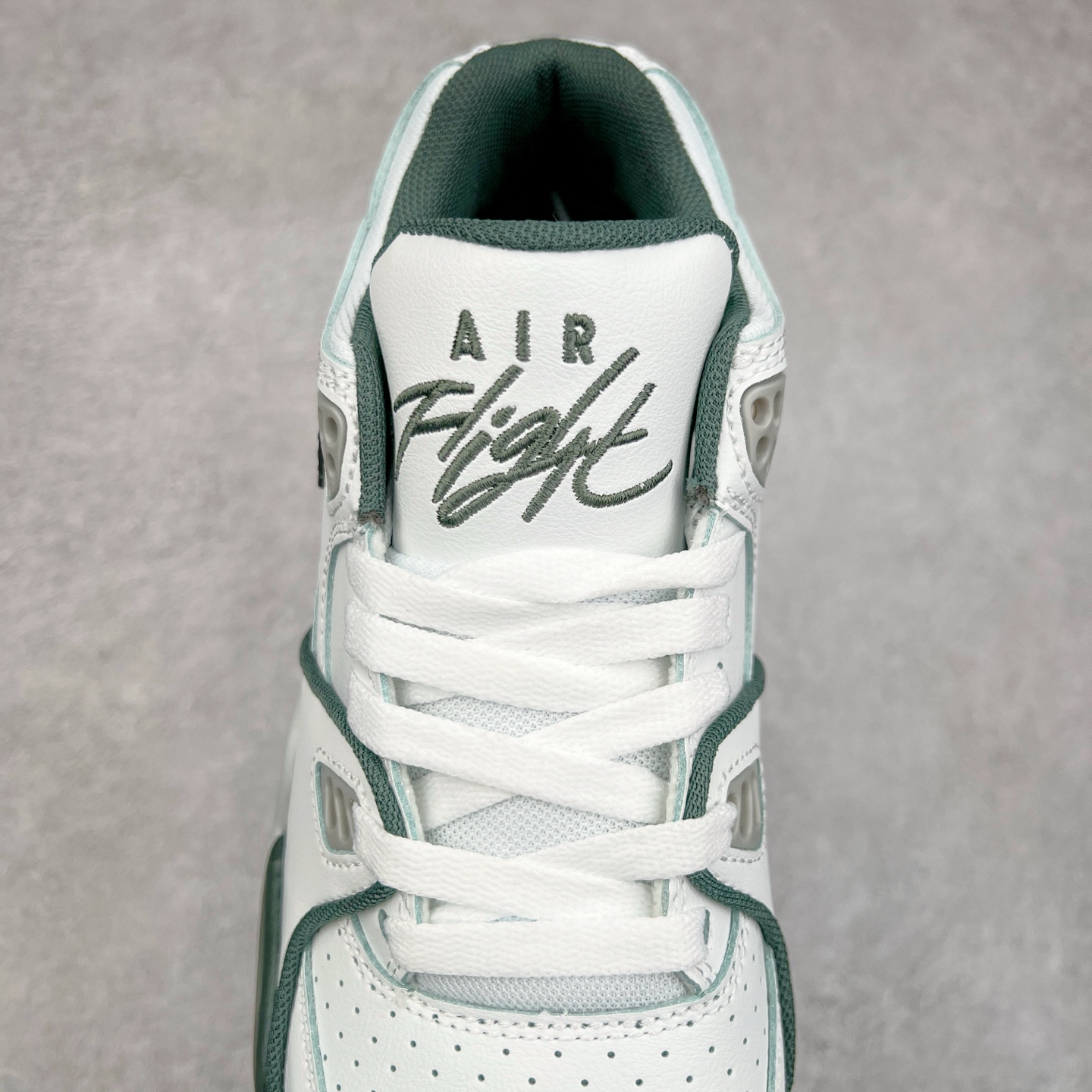 图片[5]-NK Air Flight AJ89 复古运动鞋 AJ4兄弟款系列篮球鞋 FQ5286-100 重塑80年代后期非凡篮球战靴的经典风范,利落皮革结构搭载卓越缓震系统 重现传世经典的卓越性能 取用皮革与合成材质组合鞋面 简约利落潮流运动 尺码：36 36.5 37.5 38 38.5 39 40 40.5 41 42 42.5 43 44 44.5 45 46-选品中心