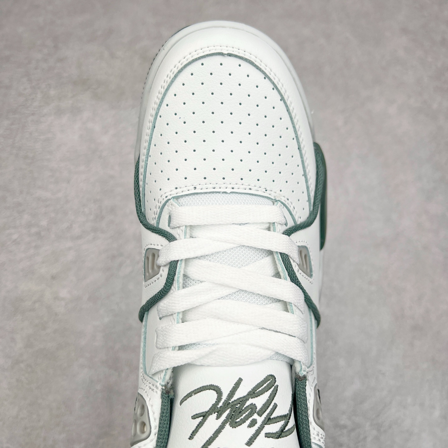 图片[4]-NK Air Flight AJ89 复古运动鞋 AJ4兄弟款系列篮球鞋 FQ5286-100 重塑80年代后期非凡篮球战靴的经典风范,利落皮革结构搭载卓越缓震系统 重现传世经典的卓越性能 取用皮革与合成材质组合鞋面 简约利落潮流运动 尺码：36 36.5 37.5 38 38.5 39 40 40.5 41 42 42.5 43 44 44.5 45 46-选品中心