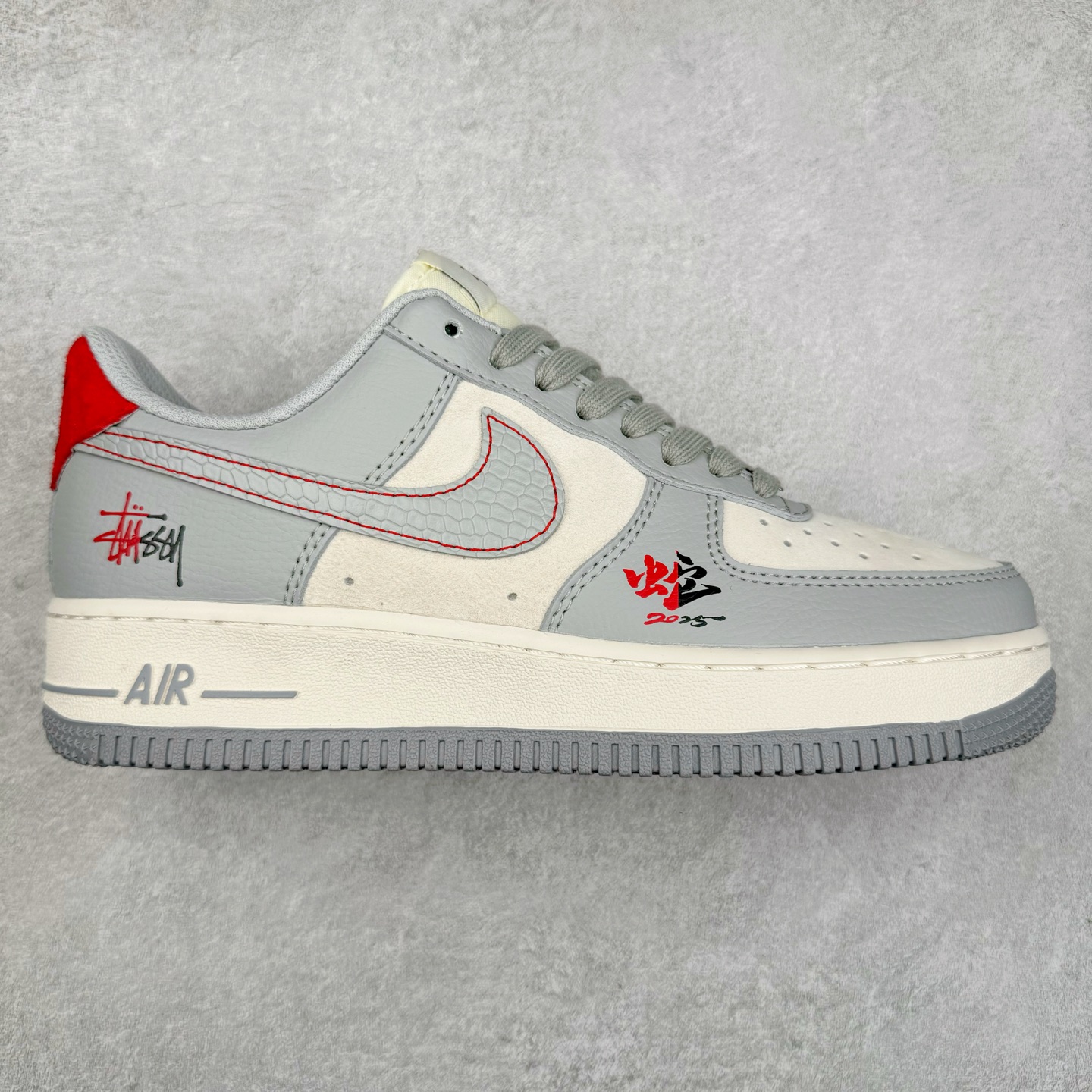 NK Air Force 1´07 Low 空军一号低帮百搭休闲运动板鞋 DM6688-027 柔软、弹性十足的缓震性能和出色的中底设计 横跨复古与现代的外型结合 造就出风靡全球 三十多年的Force 1 直到今天还深受青睐 尺码:36 36.5 37.5 38 38.5 39 40 40.5 41 42 42.5 43 44 44.5 45-选品中心