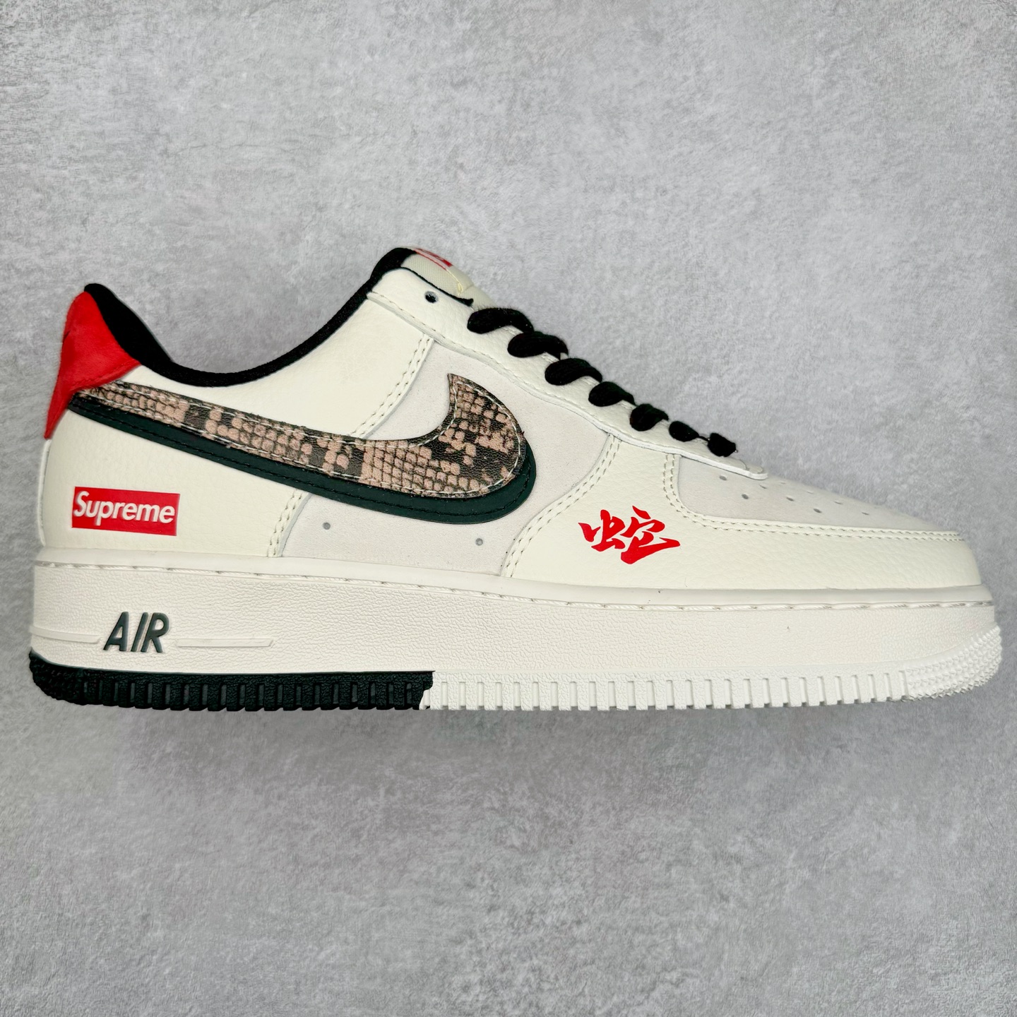 NK Air Force 1´07 Low 空军一号低帮百搭休闲运动板鞋 DM6688-026 柔软、弹性十足的缓震性能和出色的中底设计 横跨复古与现代的外型结合 造就出风靡全球 三十多年的Force 1 直到今天还深受青睐 尺码：36 36.5 37.5 38 38.5 39 40 40.5 41 42 42.5 43 44 44.5 45-选品中心