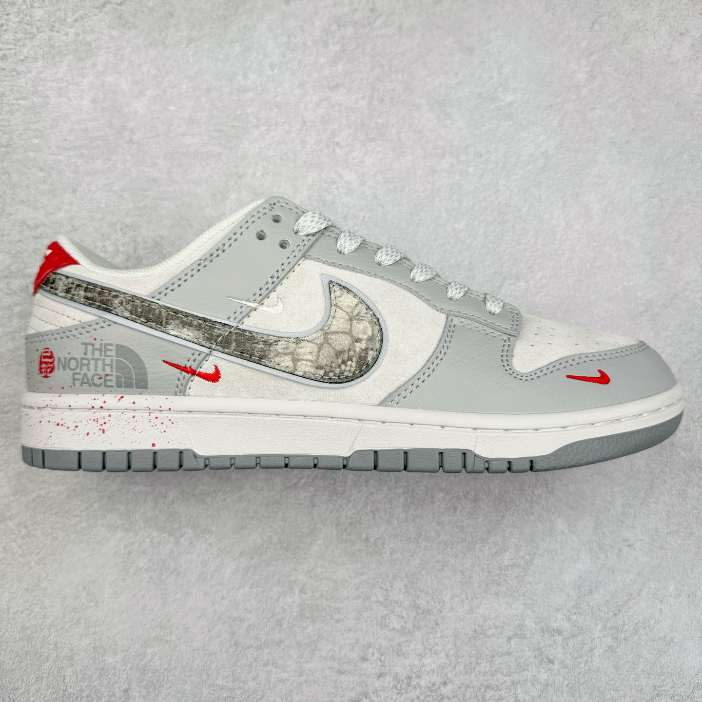 NK Dunk Low 定制配色 DM6868-038 大厂出品 极力推荐 原装头层材料 独家版型蒸餾加工帶來的是更好的视觉和脚感体验大厂纯原品质出货 清洁度 电绣工艺 皮料切割干净无任何毛边 细节完美 尺码:36 36.5 37.5 38 38.5 39 40 40.5 41 42 42.5 43 44 44.5 45-选品中心