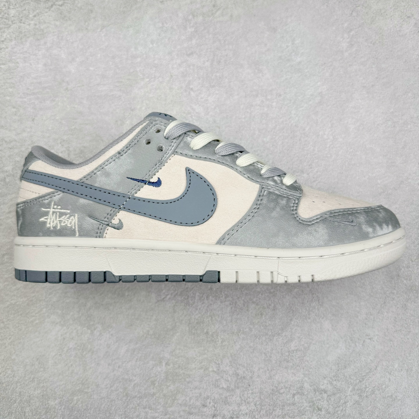 NK Dunk Low 定制配色 DM6868-037 大厂出品 极力推荐 原装头层材料 独家版型蒸餾加工帶來的是更好的视觉和脚感体验大厂纯原品质出货 清洁度 电绣工艺 皮料切割干净无任何毛边 细节完美 尺码：36 36.5 37.5 38 38.5 39 40 40.5 41 42 42.5 43 44 44.5 45-选品中心