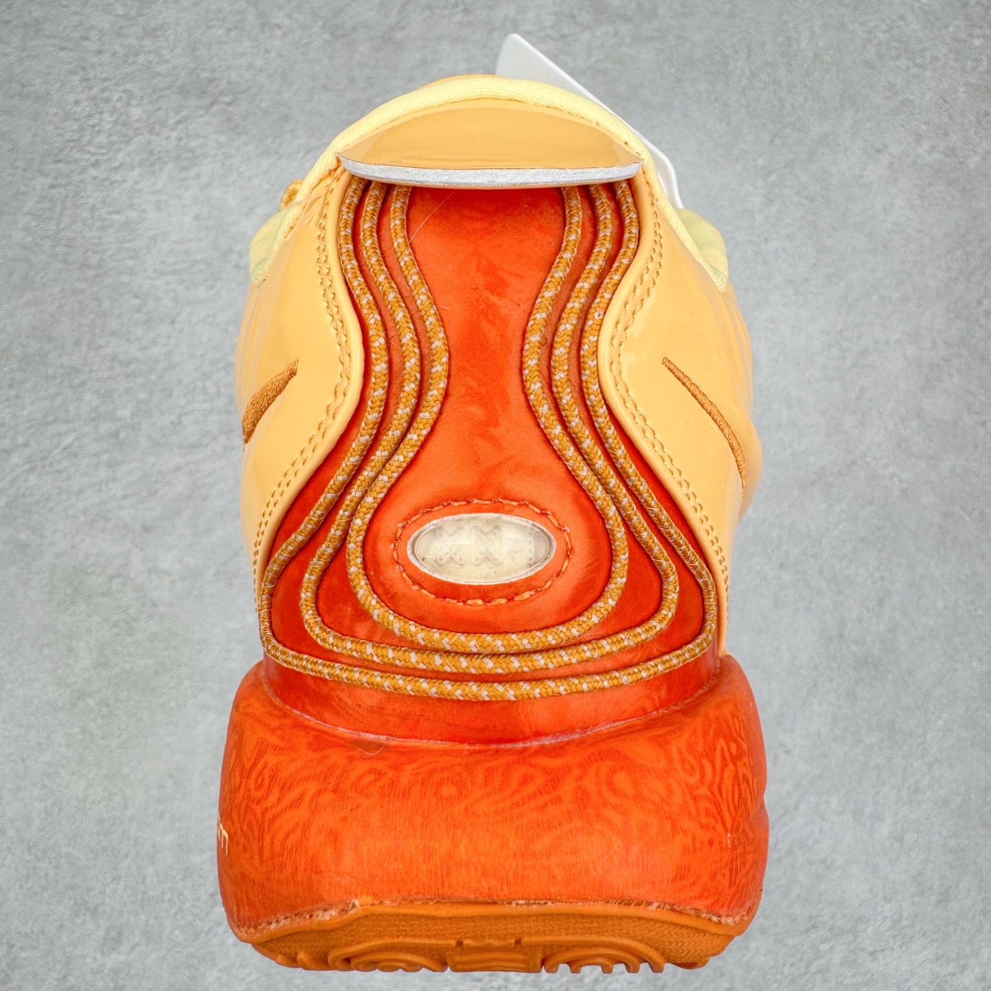 图片[8]-＃灭世/Max NK LeBron James 詹姆斯21代签名实战篮球鞋 FV2346-800 顶配呈现 原厂5层大底组合（后跟独立密度模块）市场独家 原厂热熔原标工艺 过验标准 原厂全飞线工艺 鞋面质感与支撑拉满 前掌ZOOM TURBO➕后掌马蹄气垫 原配还原 全掌记忆海绵鞋垫➕过验级刷胶 采用覆层翻滚的皮革鞋面 上面覆盖着柔和的色调 柔和的薰衣草色调沿着椭圆形鞋带和鞋舌结构得到进一步使用 而引人注目的“Melon Tint”对比放大了球状轮廓的斜线、鞋舌标签标志和最中间的蕾丝环 尺码：39 40 40.5 41 42 42.5 43 44 44.5 45 46 47.5-选品中心