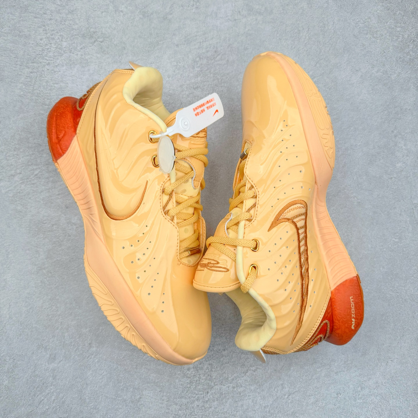 图片[3]-＃灭世/Max NK LeBron James 詹姆斯21代签名实战篮球鞋 FV2346-800 顶配呈现 原厂5层大底组合（后跟独立密度模块）市场独家 原厂热熔原标工艺 过验标准 原厂全飞线工艺 鞋面质感与支撑拉满 前掌ZOOM TURBO➕后掌马蹄气垫 原配还原 全掌记忆海绵鞋垫➕过验级刷胶 采用覆层翻滚的皮革鞋面 上面覆盖着柔和的色调 柔和的薰衣草色调沿着椭圆形鞋带和鞋舌结构得到进一步使用 而引人注目的“Melon Tint”对比放大了球状轮廓的斜线、鞋舌标签标志和最中间的蕾丝环 尺码：39 40 40.5 41 42 42.5 43 44 44.5 45 46 47.5-选品中心