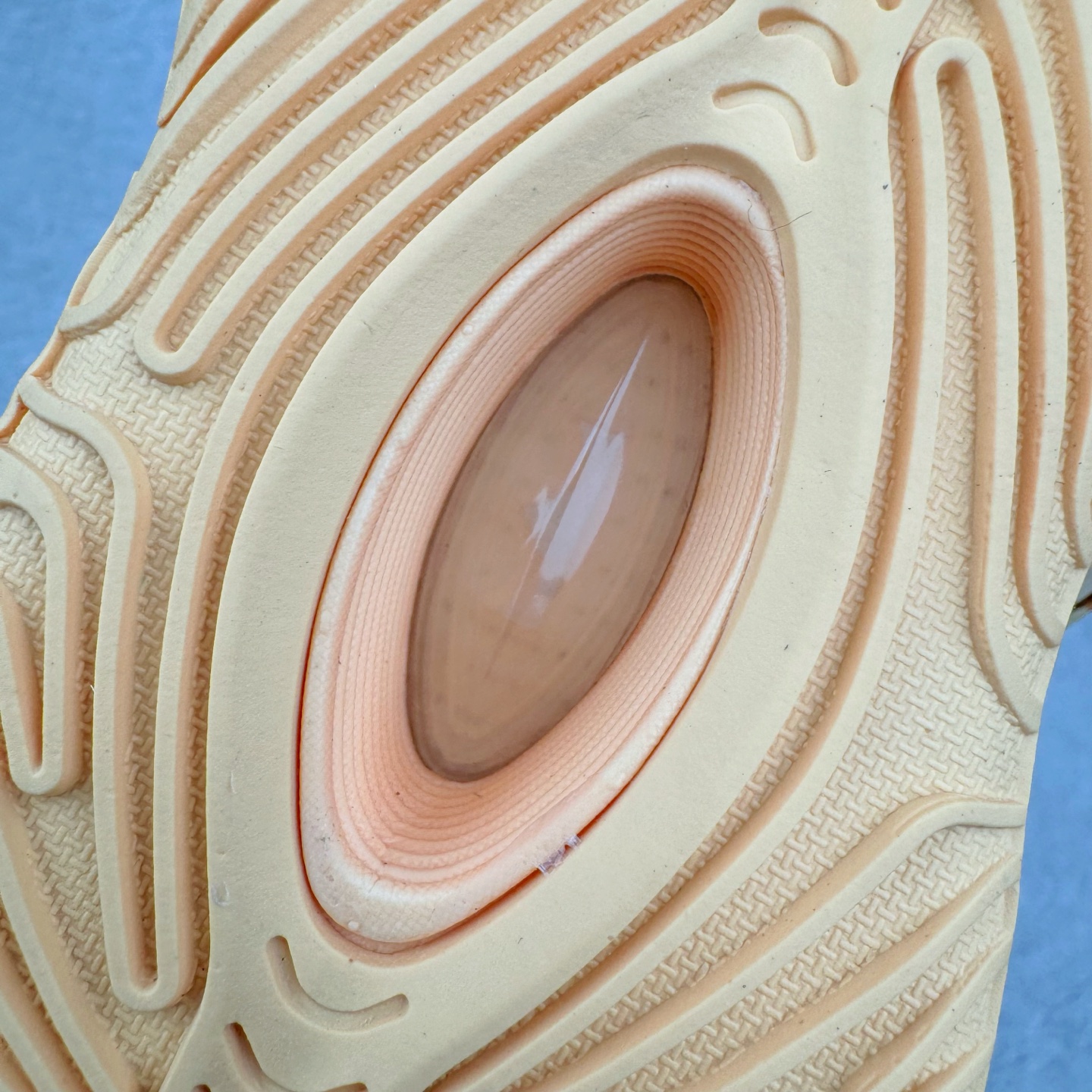 图片[19]-＃灭世/Max NK LeBron James 詹姆斯21代签名实战篮球鞋 FV2346-800 顶配呈现 原厂5层大底组合（后跟独立密度模块）市场独家 原厂热熔原标工艺 过验标准 原厂全飞线工艺 鞋面质感与支撑拉满 前掌ZOOM TURBO➕后掌马蹄气垫 原配还原 全掌记忆海绵鞋垫➕过验级刷胶 采用覆层翻滚的皮革鞋面 上面覆盖着柔和的色调 柔和的薰衣草色调沿着椭圆形鞋带和鞋舌结构得到进一步使用 而引人注目的“Melon Tint”对比放大了球状轮廓的斜线、鞋舌标签标志和最中间的蕾丝环 尺码：39 40 40.5 41 42 42.5 43 44 44.5 45 46 47.5-选品中心