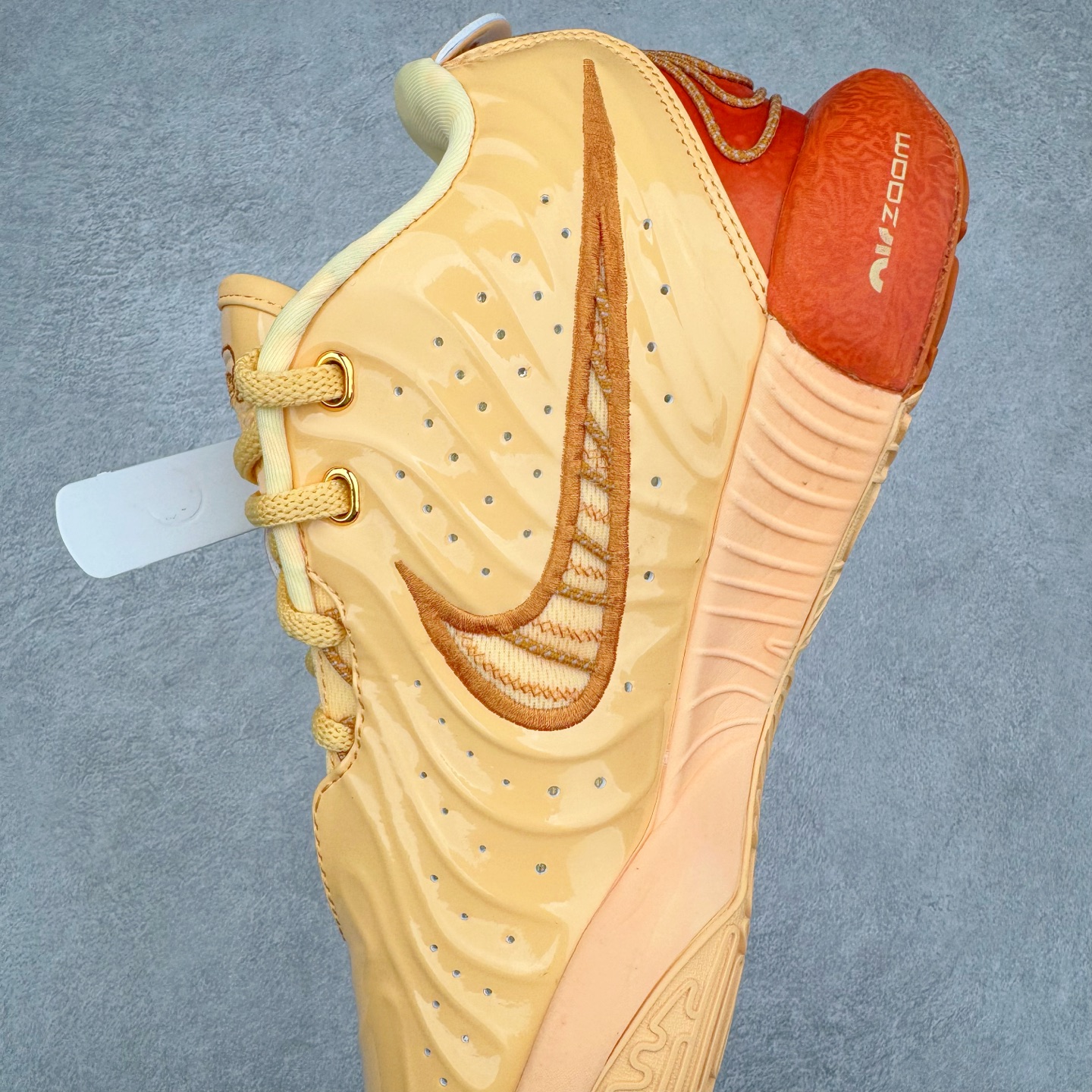 图片[7]-＃灭世/Max NK LeBron James 詹姆斯21代签名实战篮球鞋 FV2346-800 顶配呈现 原厂5层大底组合（后跟独立密度模块）市场独家 原厂热熔原标工艺 过验标准 原厂全飞线工艺 鞋面质感与支撑拉满 前掌ZOOM TURBO➕后掌马蹄气垫 原配还原 全掌记忆海绵鞋垫➕过验级刷胶 采用覆层翻滚的皮革鞋面 上面覆盖着柔和的色调 柔和的薰衣草色调沿着椭圆形鞋带和鞋舌结构得到进一步使用 而引人注目的“Melon Tint”对比放大了球状轮廓的斜线、鞋舌标签标志和最中间的蕾丝环 尺码：39 40 40.5 41 42 42.5 43 44 44.5 45 46 47.5-选品中心