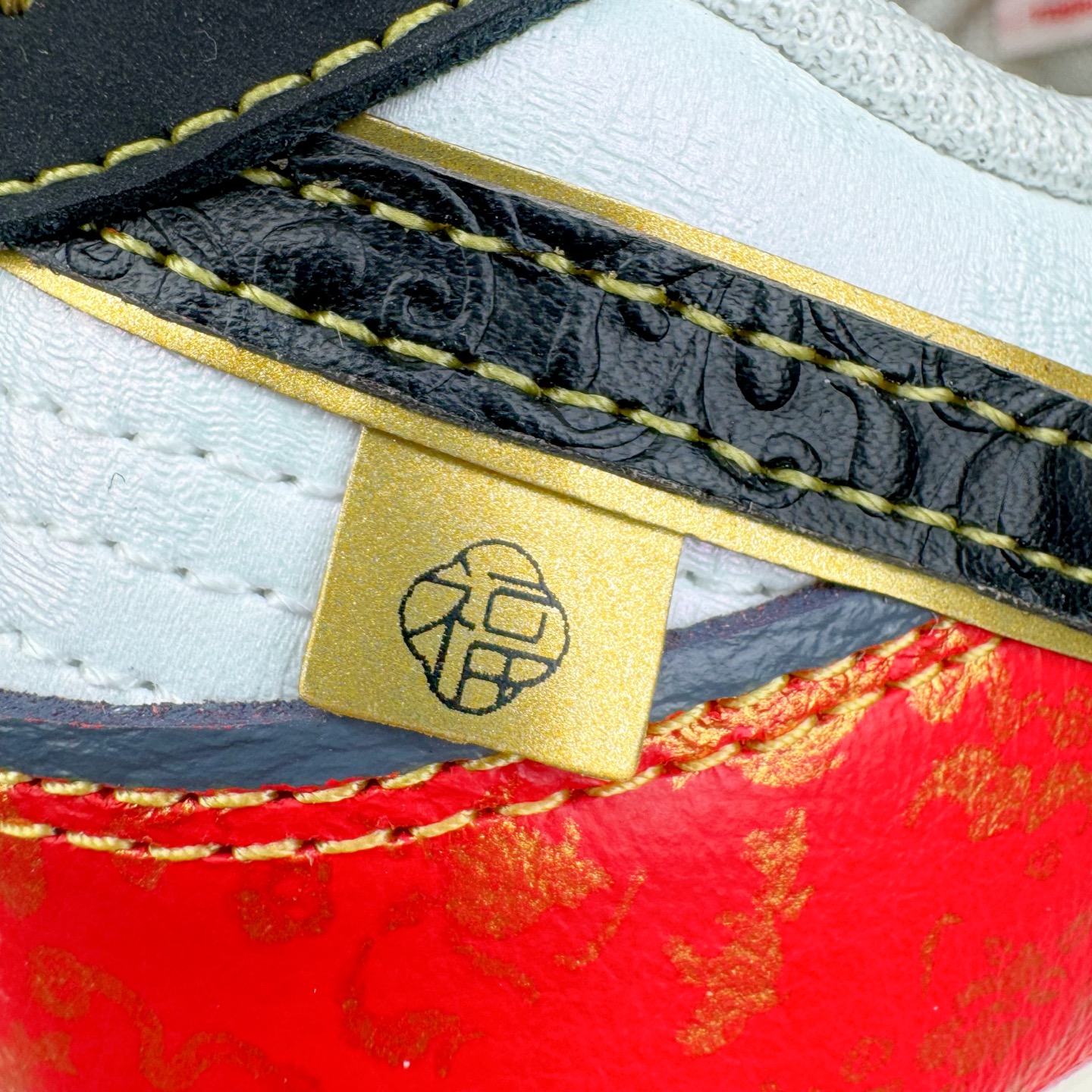 图片[19]-＃YC纯原 NK Dunk Low CNY 新春限定 RW1220-005 定制系列天花板 无原鞋不开发 全系列得物原鞋一比一校对开发 配色持续更新中 终端对接 优势输出 全套原厂楦头原纸板数据档案倾力打造 原汁原味莞产 极致还原 圈内最强针车工艺 高端零售指定版 广东原厂配套原盒原标 鞋盒分三个尺码段 原厂冲刀 超高清洁度 全鞋零毛边皮料切割 采用原厂百宏鞋带以及原厂百宏织唛舌标 内标可供原厂几率过验 进口原装条纹中底布 四线拉帮白色点胶 原厂拉帮手法遵循公司 原厂电绣 极致还原 尺码：36 36.5 37.5 38 38.5 39 40 40.5 41 42 42.5 43 44 44.5 45 46-选品中心