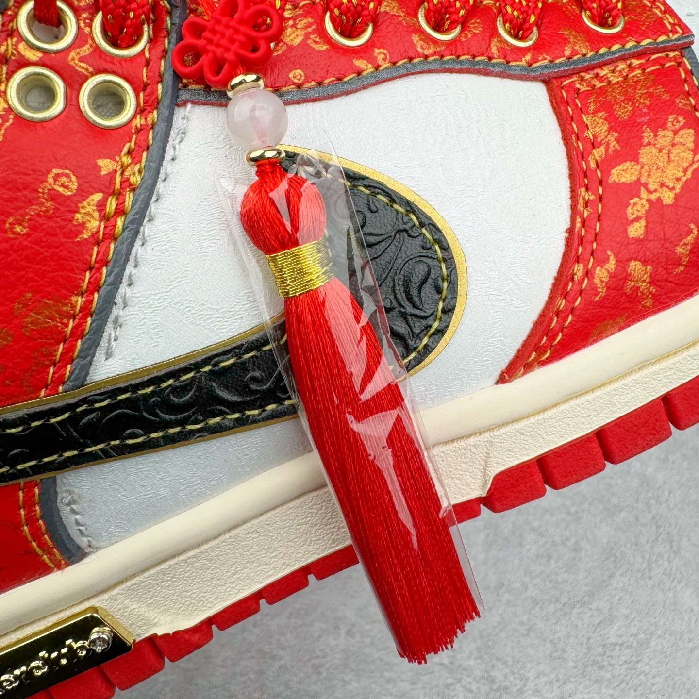图片[16]-＃YC纯原 NK Dunk Low CNY 新春限定 RW1220-005 定制系列天花板 无原鞋不开发 全系列得物原鞋一比一校对开发 配色持续更新中 终端对接 优势输出 全套原厂楦头原纸板数据档案倾力打造 原汁原味莞产 极致还原 圈内最强针车工艺 高端零售指定版 广东原厂配套原盒原标 鞋盒分三个尺码段 原厂冲刀 超高清洁度 全鞋零毛边皮料切割 采用原厂百宏鞋带以及原厂百宏织唛舌标 内标可供原厂几率过验 进口原装条纹中底布 四线拉帮白色点胶 原厂拉帮手法遵循公司 原厂电绣 极致还原 尺码：36 36.5 37.5 38 38.5 39 40 40.5 41 42 42.5 43 44 44.5 45 46-选品中心
