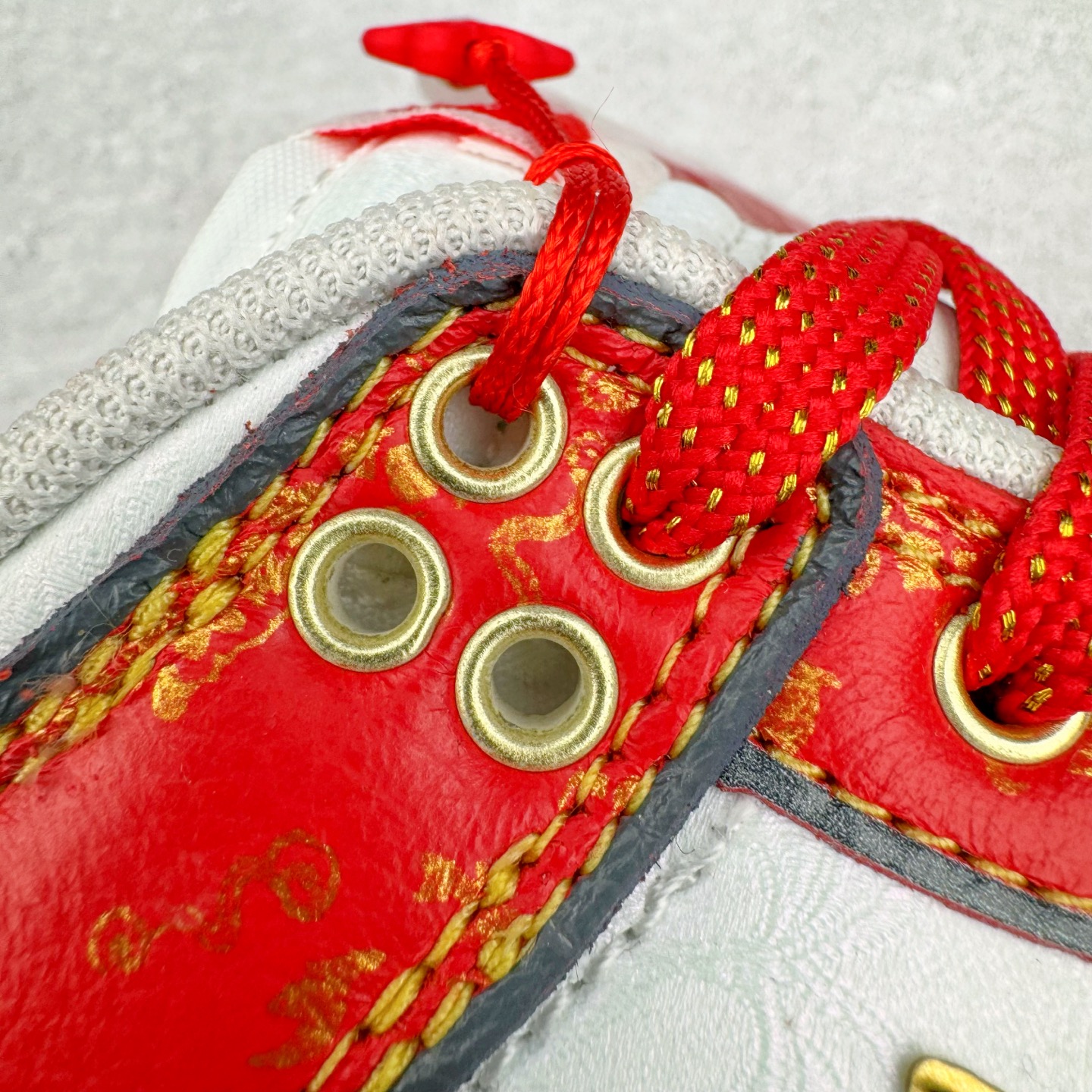 图片[21]-＃YC纯原 NK Dunk Low CNY 新春限定 RW1220-005 定制系列天花板 无原鞋不开发 全系列得物原鞋一比一校对开发 配色持续更新中 终端对接 优势输出 全套原厂楦头原纸板数据档案倾力打造 原汁原味莞产 极致还原 圈内最强针车工艺 高端零售指定版 广东原厂配套原盒原标 鞋盒分三个尺码段 原厂冲刀 超高清洁度 全鞋零毛边皮料切割 采用原厂百宏鞋带以及原厂百宏织唛舌标 内标可供原厂几率过验 进口原装条纹中底布 四线拉帮白色点胶 原厂拉帮手法遵循公司 原厂电绣 极致还原 尺码：36 36.5 37.5 38 38.5 39 40 40.5 41 42 42.5 43 44 44.5 45 46-选品中心