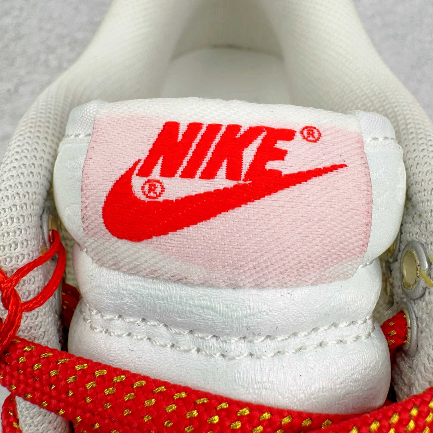 图片[14]-＃YC纯原 NK Dunk Low CNY 新春限定 RW1220-005 定制系列天花板 无原鞋不开发 全系列得物原鞋一比一校对开发 配色持续更新中 终端对接 优势输出 全套原厂楦头原纸板数据档案倾力打造 原汁原味莞产 极致还原 圈内最强针车工艺 高端零售指定版 广东原厂配套原盒原标 鞋盒分三个尺码段 原厂冲刀 超高清洁度 全鞋零毛边皮料切割 采用原厂百宏鞋带以及原厂百宏织唛舌标 内标可供原厂几率过验 进口原装条纹中底布 四线拉帮白色点胶 原厂拉帮手法遵循公司 原厂电绣 极致还原 尺码：36 36.5 37.5 38 38.5 39 40 40.5 41 42 42.5 43 44 44.5 45 46-选品中心