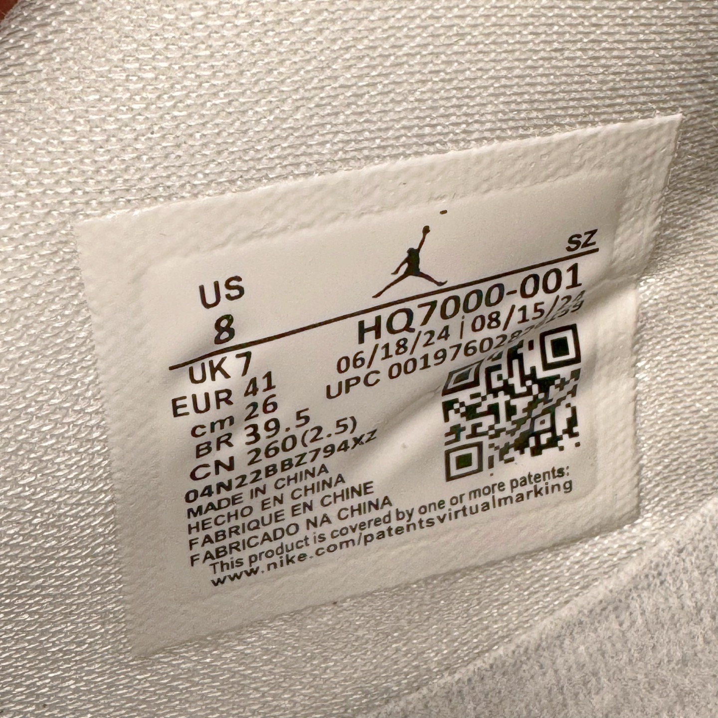 图片[13]-＃KZ神版 Air Jordan AJ11 Retro Low CNY蛇年限定 HQ7000-001 市场中端王者 耗时半年巨作 全套原纸板楦头开发 确保原汁原味 完美呈现11代版型 此版本只针对中端市场 皮料材质有所更替 其他数据细节工艺流程均保持一致绝不口嗨 细节品控鞋型随意秒杀市面3XX 原楦原档案数据开模打造 原厂中底拉帮钢印 原厂进口漆皮 防冻不开裂 原装鞋撑 水晶大底正确色度色泽 原楦原数据刺绣 原厂车缝走线及对位 毫厘不差 飞人logo采用原数据电脑刺绣 原装正品碳纤维真实碳板 增强抗扭 原内标 原盒标 正确官方原盒 防氧化水晶外底 原厂配套全掌solo气垫 进口港宝加持 后跟自然饱满 全鞋荧光划线卡点 追求极致完美 每一双都是工艺品 多重QC质检 超越公司货的品控标准 实实在在的免检产品 尺码：36 36.5 37.5 38 38.5 39 40 40.5 41 42 42.5 43 44 44.5 45 46 47.5-选品中心