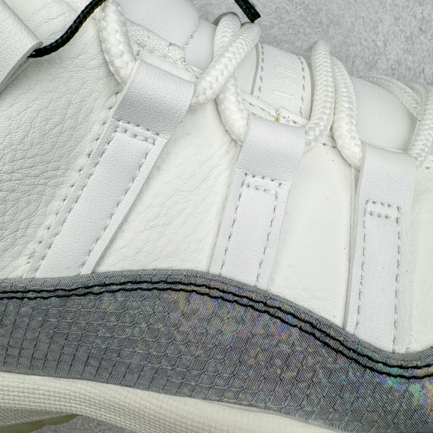 图片[20]-＃KZ神版 Air Jordan AJ11 Retro Low CNY蛇年限定 HQ7000-001 市场中端王者 耗时半年巨作 全套原纸板楦头开发 确保原汁原味 完美呈现11代版型 此版本只针对中端市场 皮料材质有所更替 其他数据细节工艺流程均保持一致绝不口嗨 细节品控鞋型随意秒杀市面3XX 原楦原档案数据开模打造 原厂中底拉帮钢印 原厂进口漆皮 防冻不开裂 原装鞋撑 水晶大底正确色度色泽 原楦原数据刺绣 原厂车缝走线及对位 毫厘不差 飞人logo采用原数据电脑刺绣 原装正品碳纤维真实碳板 增强抗扭 原内标 原盒标 正确官方原盒 防氧化水晶外底 原厂配套全掌solo气垫 进口港宝加持 后跟自然饱满 全鞋荧光划线卡点 追求极致完美 每一双都是工艺品 多重QC质检 超越公司货的品控标准 实实在在的免检产品 尺码：36 36.5 37.5 38 38.5 39 40 40.5 41 42 42.5 43 44 44.5 45 46 47.5-选品中心