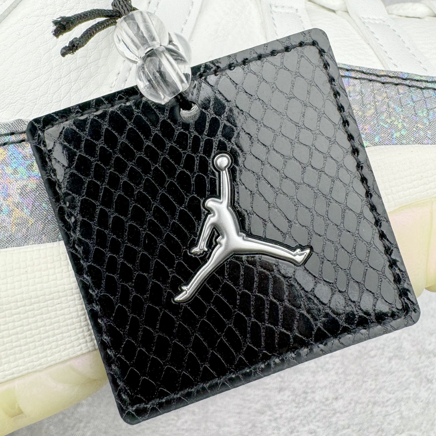 图片[21]-＃KZ神版 Air Jordan AJ11 Retro Low CNY蛇年限定 HQ7000-001 市场中端王者 耗时半年巨作 全套原纸板楦头开发 确保原汁原味 完美呈现11代版型 此版本只针对中端市场 皮料材质有所更替 其他数据细节工艺流程均保持一致绝不口嗨 细节品控鞋型随意秒杀市面3XX 原楦原档案数据开模打造 原厂中底拉帮钢印 原厂进口漆皮 防冻不开裂 原装鞋撑 水晶大底正确色度色泽 原楦原数据刺绣 原厂车缝走线及对位 毫厘不差 飞人logo采用原数据电脑刺绣 原装正品碳纤维真实碳板 增强抗扭 原内标 原盒标 正确官方原盒 防氧化水晶外底 原厂配套全掌solo气垫 进口港宝加持 后跟自然饱满 全鞋荧光划线卡点 追求极致完美 每一双都是工艺品 多重QC质检 超越公司货的品控标准 实实在在的免检产品 尺码：36 36.5 37.5 38 38.5 39 40 40.5 41 42 42.5 43 44 44.5 45 46 47.5-选品中心