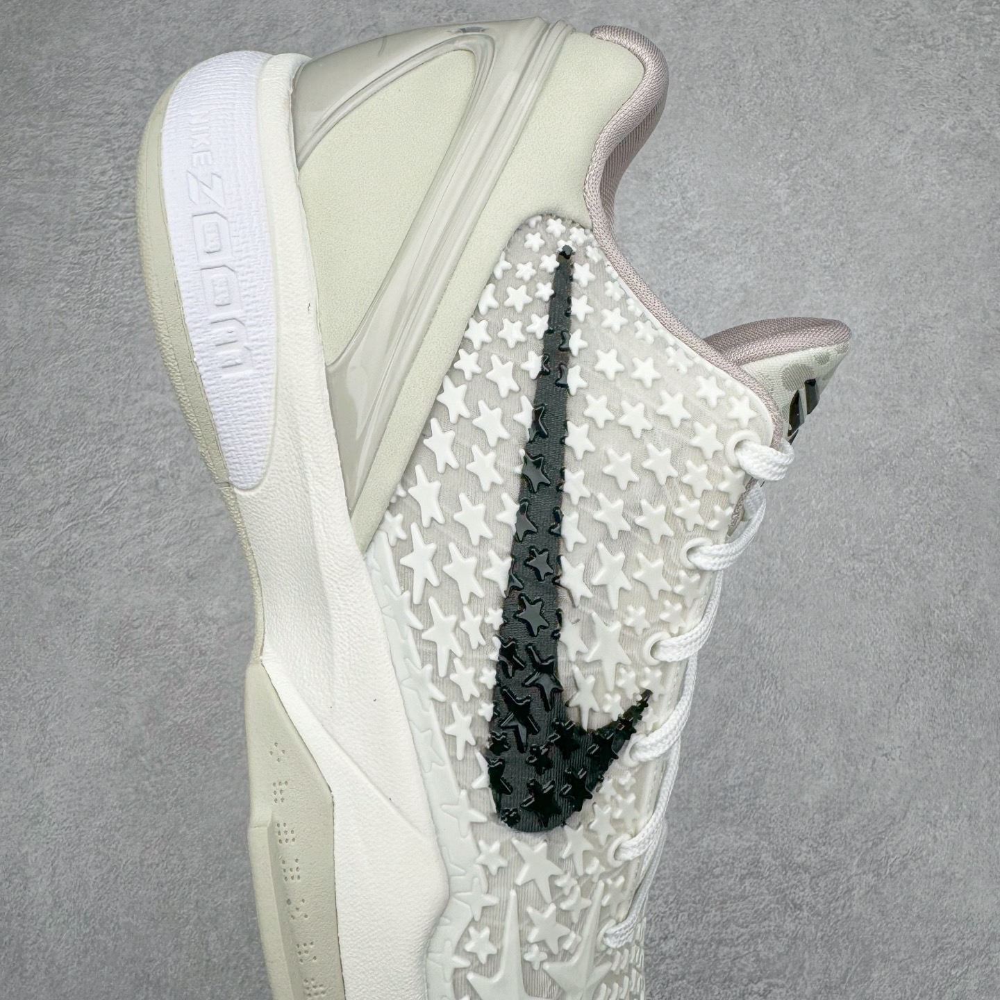 图片[6]-＃灭世海外版 NK Zoom Kobe 6 Protro 科比六代 全明星2.0 白色星星 FQ3546-100 纯原海外版气垫品质吊打各路纯原 气压➕耐久双重保障 前掌ZOOM TURBO➕后掌马蹄Zoom 后掌澎湃脚感无出其右 全套冲刀改版 鞋型还原度95% 宽脚选手必入货品 鞋头2.5mm上翘空间 不挤脚 完美释放脚趾活动空间 正码正拍 脚型适配性 市场最强没有之一 鞋面工艺全新升级 100%对标正品 原厂聚氨酯蛇鳞 珠光密度同步正品 Swoosh喷漆工艺 还原度接近100% 全新后跟TPU模具 正确S型弧度 区分市场纯原（市场纯原采用公版模具 后跟TPU几乎无弧度）国产天花板橡胶配方 抓地力爆炸 海外口碑炸裂 鞋舌LOGO正确内嵌压印 原厂碳板 正确原盒 厚积薄发 王者归来 拒绝杀猪 拒绝套路 灭世纯原海外版科比系列 致力打造实战第一标杆 尺码：39-47.5 全新模具 正码正拍-选品中心