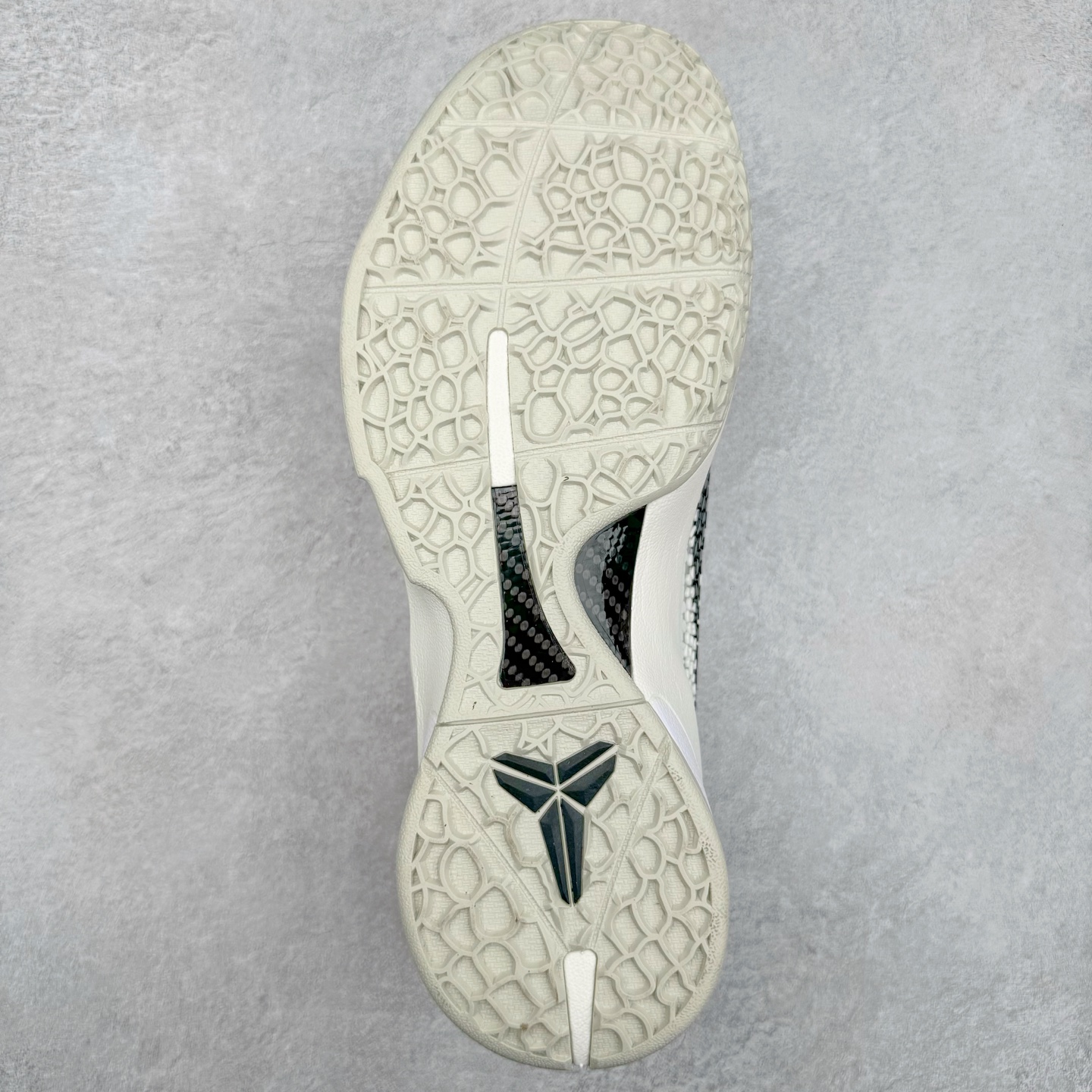 图片[9]-＃灭世海外版 NK Zoom Kobe 6 Protro 科比六代 全明星2.0 白色星星 FQ3546-100 纯原海外版气垫品质吊打各路纯原 气压➕耐久双重保障 前掌ZOOM TURBO➕后掌马蹄Zoom 后掌澎湃脚感无出其右 全套冲刀改版 鞋型还原度95% 宽脚选手必入货品 鞋头2.5mm上翘空间 不挤脚 完美释放脚趾活动空间 正码正拍 脚型适配性 市场最强没有之一 鞋面工艺全新升级 100%对标正品 原厂聚氨酯蛇鳞 珠光密度同步正品 Swoosh喷漆工艺 还原度接近100% 全新后跟TPU模具 正确S型弧度 区分市场纯原（市场纯原采用公版模具 后跟TPU几乎无弧度）国产天花板橡胶配方 抓地力爆炸 海外口碑炸裂 鞋舌LOGO正确内嵌压印 原厂碳板 正确原盒 厚积薄发 王者归来 拒绝杀猪 拒绝套路 灭世纯原海外版科比系列 致力打造实战第一标杆 尺码：39-47.5 全新模具 正码正拍-选品中心