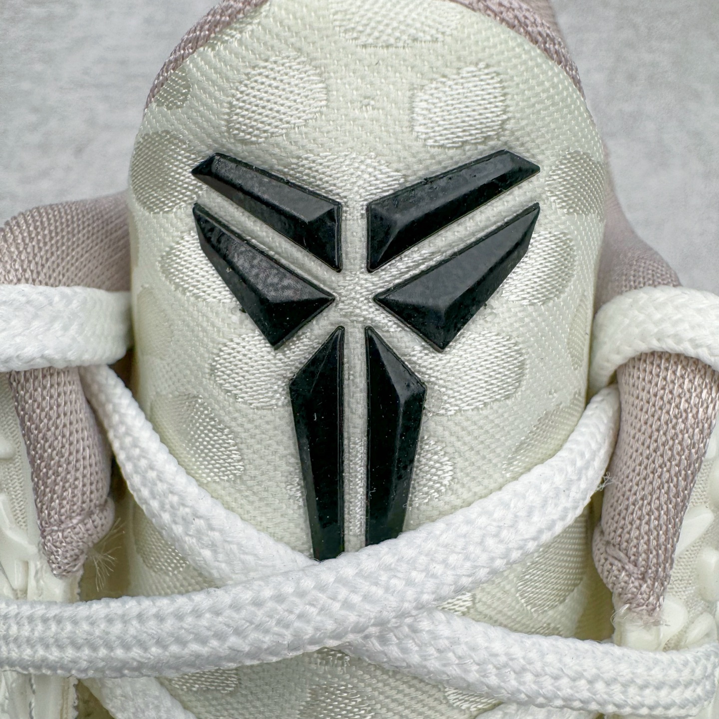 图片[12]-＃灭世海外版 NK Zoom Kobe 6 Protro 科比六代 全明星2.0 白色星星 FQ3546-100 纯原海外版气垫品质吊打各路纯原 气压➕耐久双重保障 前掌ZOOM TURBO➕后掌马蹄Zoom 后掌澎湃脚感无出其右 全套冲刀改版 鞋型还原度95% 宽脚选手必入货品 鞋头2.5mm上翘空间 不挤脚 完美释放脚趾活动空间 正码正拍 脚型适配性 市场最强没有之一 鞋面工艺全新升级 100%对标正品 原厂聚氨酯蛇鳞 珠光密度同步正品 Swoosh喷漆工艺 还原度接近100% 全新后跟TPU模具 正确S型弧度 区分市场纯原（市场纯原采用公版模具 后跟TPU几乎无弧度）国产天花板橡胶配方 抓地力爆炸 海外口碑炸裂 鞋舌LOGO正确内嵌压印 原厂碳板 正确原盒 厚积薄发 王者归来 拒绝杀猪 拒绝套路 灭世纯原海外版科比系列 致力打造实战第一标杆 尺码：39-47.5 全新模具 正码正拍-选品中心