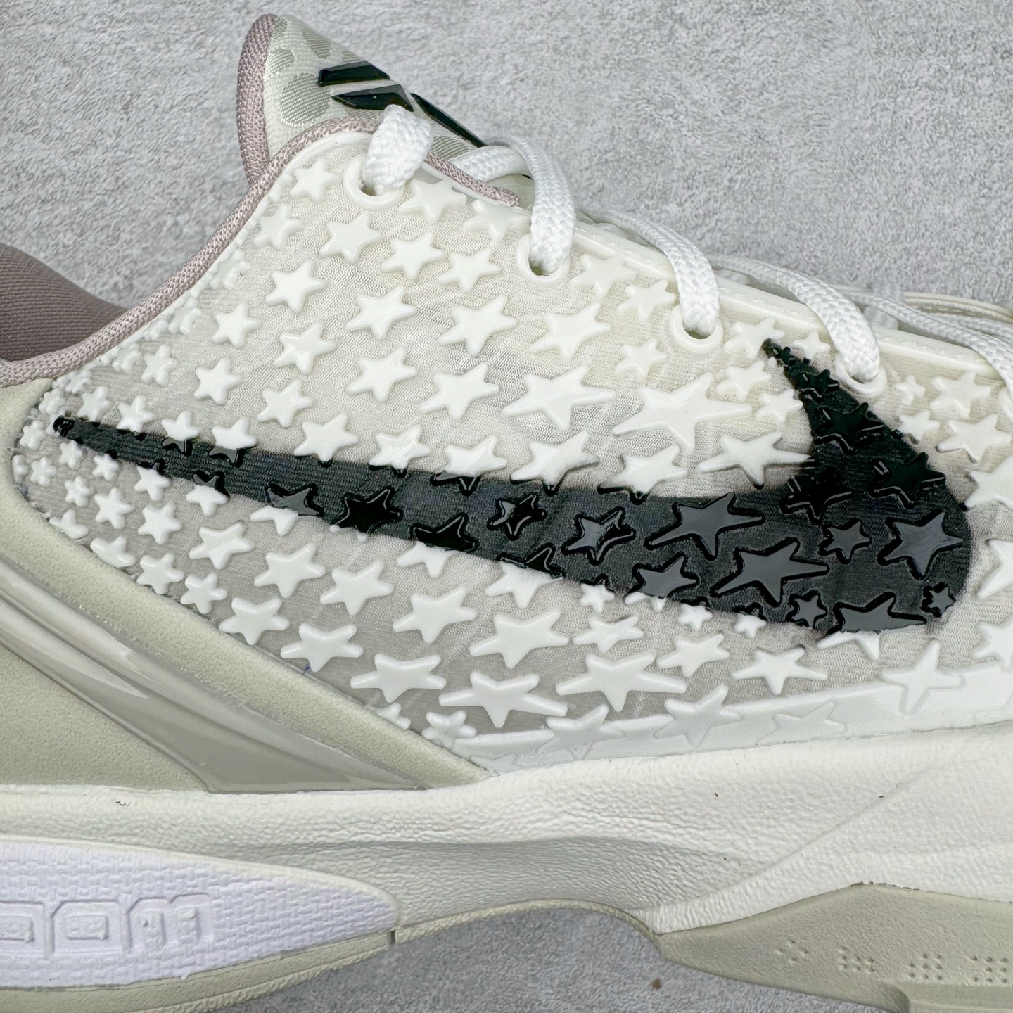 图片[16]-＃灭世海外版 NK Zoom Kobe 6 Protro 科比六代 全明星2.0 白色星星 FQ3546-100 纯原海外版气垫品质吊打各路纯原 气压➕耐久双重保障 前掌ZOOM TURBO➕后掌马蹄Zoom 后掌澎湃脚感无出其右 全套冲刀改版 鞋型还原度95% 宽脚选手必入货品 鞋头2.5mm上翘空间 不挤脚 完美释放脚趾活动空间 正码正拍 脚型适配性 市场最强没有之一 鞋面工艺全新升级 100%对标正品 原厂聚氨酯蛇鳞 珠光密度同步正品 Swoosh喷漆工艺 还原度接近100% 全新后跟TPU模具 正确S型弧度 区分市场纯原（市场纯原采用公版模具 后跟TPU几乎无弧度）国产天花板橡胶配方 抓地力爆炸 海外口碑炸裂 鞋舌LOGO正确内嵌压印 原厂碳板 正确原盒 厚积薄发 王者归来 拒绝杀猪 拒绝套路 灭世纯原海外版科比系列 致力打造实战第一标杆 尺码：39-47.5 全新模具 正码正拍-选品中心