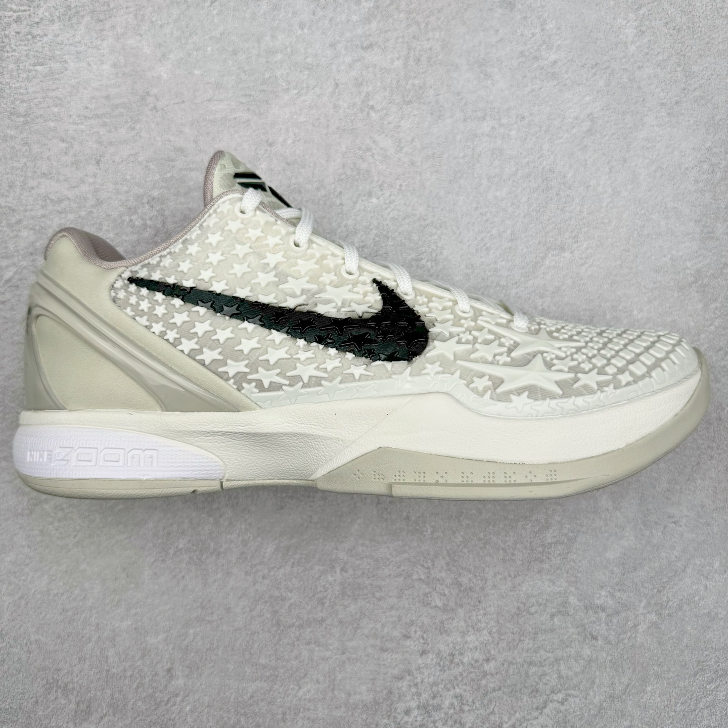 ＃灭世海外版 NK Zoom Kobe 6 Protro 科比六代 全明星2.0 白色星星 FQ3546-100 纯原海外版气垫品质吊打各路纯原 气压➕耐久双重保障 前掌ZOOM TURBO➕后掌马蹄Zoom 后掌澎湃脚感无出其右 全套冲刀改版 鞋型还原度95% 宽脚选手必入货品 鞋头2.5mm上翘空间 不挤脚 完美释放脚趾活动空间 正码正拍 脚型适配性 市场最强没有之一 鞋面工艺全新升级 100%对标正品 原厂聚氨酯蛇鳞 珠光密度同步正品 Swoosh喷漆工艺 还原度接近100% 全新后跟TPU模具 正确S型弧度 区分市场纯原（市场纯原采用公版模具 后跟TPU几乎无弧度）国产天花板橡胶配方 抓地力爆炸 海外口碑炸裂 鞋舌LOGO正确内嵌压印 原厂碳板 正确原盒 厚积薄发 王者归来 拒绝杀猪 拒绝套路 灭世纯原海外版科比系列 致力打造实战第一标杆 尺码：39-47.5 全新模具 正码正拍-选品中心