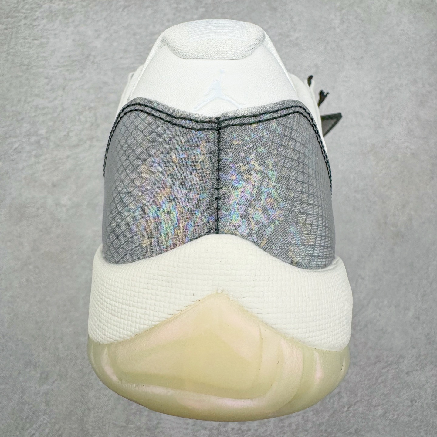 图片[8]-＃KZ神版 Air Jordan AJ11 Retro Low CNY蛇年限定 HQ7000-001 市场中端王者 耗时半年巨作 全套原纸板楦头开发 确保原汁原味 完美呈现11代版型 此版本只针对中端市场 皮料材质有所更替 其他数据细节工艺流程均保持一致绝不口嗨 细节品控鞋型随意秒杀市面3XX 原楦原档案数据开模打造 原厂中底拉帮钢印 原厂进口漆皮 防冻不开裂 原装鞋撑 水晶大底正确色度色泽 原楦原数据刺绣 原厂车缝走线及对位 毫厘不差 飞人logo采用原数据电脑刺绣 原装正品碳纤维真实碳板 增强抗扭 原内标 原盒标 正确官方原盒 防氧化水晶外底 原厂配套全掌solo气垫 进口港宝加持 后跟自然饱满 全鞋荧光划线卡点 追求极致完美 每一双都是工艺品 多重QC质检 超越公司货的品控标准 实实在在的免检产品 尺码：36 36.5 37.5 38 38.5 39 40 40.5 41 42 42.5 43 44 44.5 45 46 47.5-选品中心