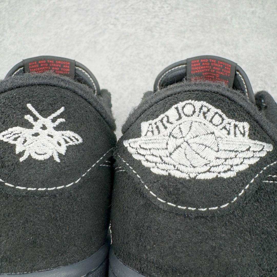 图片[13]-＃PK纯原 Travis Scott x Air Jordan AJ1 Low OG TS联名倒钩4.0低帮 黑武士 DM7866-001 圈内最强倒钩系列 高端零售特供批次 产品品控稳定性领先行业 各方面均可对飙L版 良心定价不杀猪 SZ原厂全套原楦原纸板冲刀磨具开发 原厂皮料加持 原厂港宝加持定型后跟R度完美 同源原厂电绣 鬼脸飞翼针数密度立体效果一致 百分百一致原鞋 原厂拉帮工艺 针距密度一致 后跟弧度收口自然不对折 极致一眼正品既视感 进口玻璃冲刀皮料裁剪零毛边 全鞋电脑针车工艺 品控清洁度最高QC检验标准 免检产品 原厂订购鞋盒、鞋标、防尘纸、鞋撑、鞋带 追求极致的原厂味道 尺码：36 36.5 37.5 38 38.5 39 40 40.5 41 42 42.5 43 44 44.5 45 46 47.5-选品中心