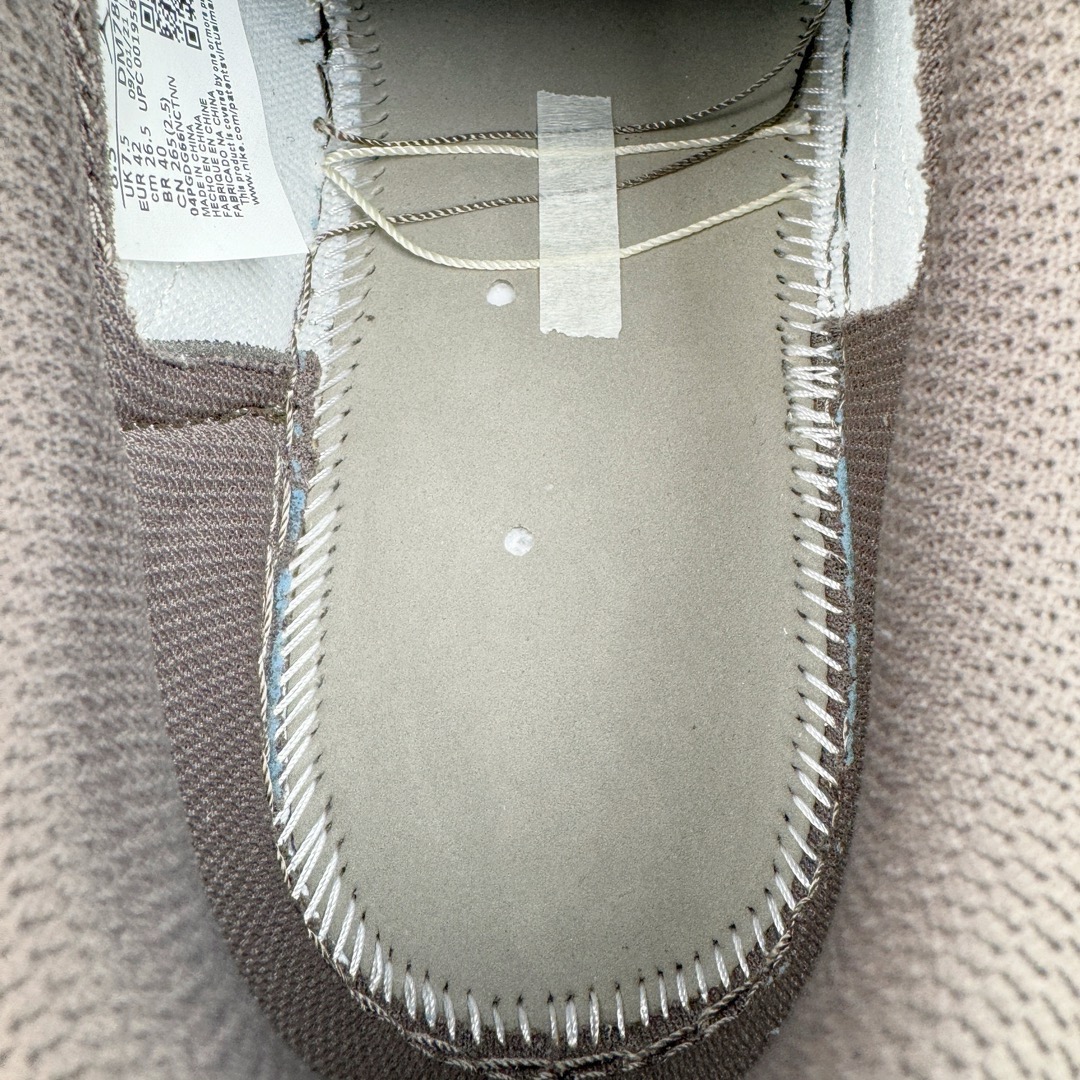 图片[16]-＃PK纯原 Travis Scott x Air Jordan AJ1 Low OG SP TS联名倒钩3.0低帮 白棕色 DM7866-162 圈内最强倒钩系列 高端零售特供批次 产品品控稳定性领先行业 各方面均可对飙L版 良心定价不杀猪 SZ原厂全套原楦原纸板冲刀磨具开发 原厂皮料加持 原厂港宝加持定型后跟R度完美 同源原厂电绣 鬼脸飞翼针数密度立体效果一致 百分百一致原鞋 原厂拉帮工艺 针距密度一致 后跟弧度收口自然不对折 极致一眼正品既视感 进口玻璃冲刀皮料裁剪零毛边 全鞋电脑针车工艺 品控清洁度最高QC检验标准 免检产品 原厂订购鞋盒、鞋标、防尘纸、鞋撑、鞋带 追求极致的原厂味道 尺码：36 36.5 37.5 38 38.5 39 40 40.5 41 42 42.5 43 44 44.5 45 46 47.5-选品中心