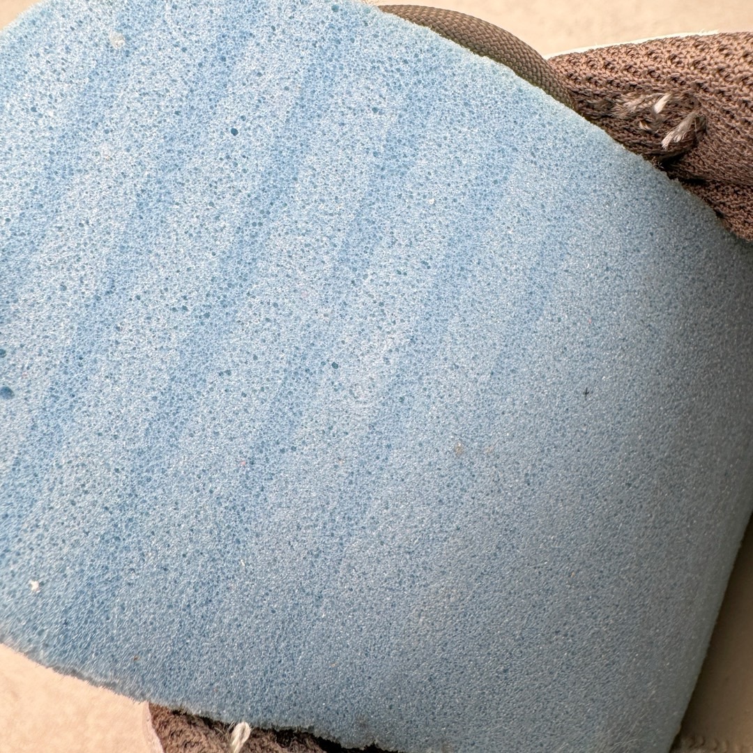 图片[17]-＃PK纯原 Travis Scott x Air Jordan AJ1 Low OG SP TS联名倒钩3.0低帮 白棕色 DM7866-162 圈内最强倒钩系列 高端零售特供批次 产品品控稳定性领先行业 各方面均可对飙L版 良心定价不杀猪 SZ原厂全套原楦原纸板冲刀磨具开发 原厂皮料加持 原厂港宝加持定型后跟R度完美 同源原厂电绣 鬼脸飞翼针数密度立体效果一致 百分百一致原鞋 原厂拉帮工艺 针距密度一致 后跟弧度收口自然不对折 极致一眼正品既视感 进口玻璃冲刀皮料裁剪零毛边 全鞋电脑针车工艺 品控清洁度最高QC检验标准 免检产品 原厂订购鞋盒、鞋标、防尘纸、鞋撑、鞋带 追求极致的原厂味道 尺码：36 36.5 37.5 38 38.5 39 40 40.5 41 42 42.5 43 44 44.5 45 46 47.5-选品中心