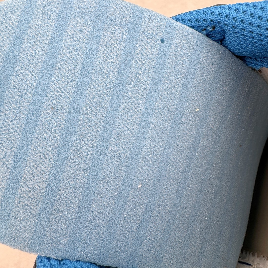 图片[18]-＃PK纯原 Travis Scott x Fragment Design x Air Jordan AJ1 Low OG SP 三方联名闪电倒钩2.0低帮 白蓝黑 DM7866-140 圈内最强倒钩系列 高端零售特供批次 产品品控稳定性领先行业 各方面均可对飙L版 良心定价不杀猪 SZ原厂全套原楦原纸板冲刀磨具开发 原厂皮料加持 原厂港宝加持定型后跟R度完美 同源原厂电绣 鬼脸飞翼针数密度立体效果一致 百分百一致原鞋 原厂拉帮工艺 针距密度一致 后跟弧度收口自然不对折 极致一眼正品既视感 进口玻璃冲刀皮料裁剪零毛边 全鞋电脑针车工艺 品控清洁度最高QC检验标准 免检产品 原厂订购鞋盒、鞋标、防尘纸、鞋撑、鞋带 追求极致的原厂味道 尺码：36 36.5 37.5 38 38.5 39 40 40.5 41 42 42.5 43 44 44.5 45 46 47.5-选品中心